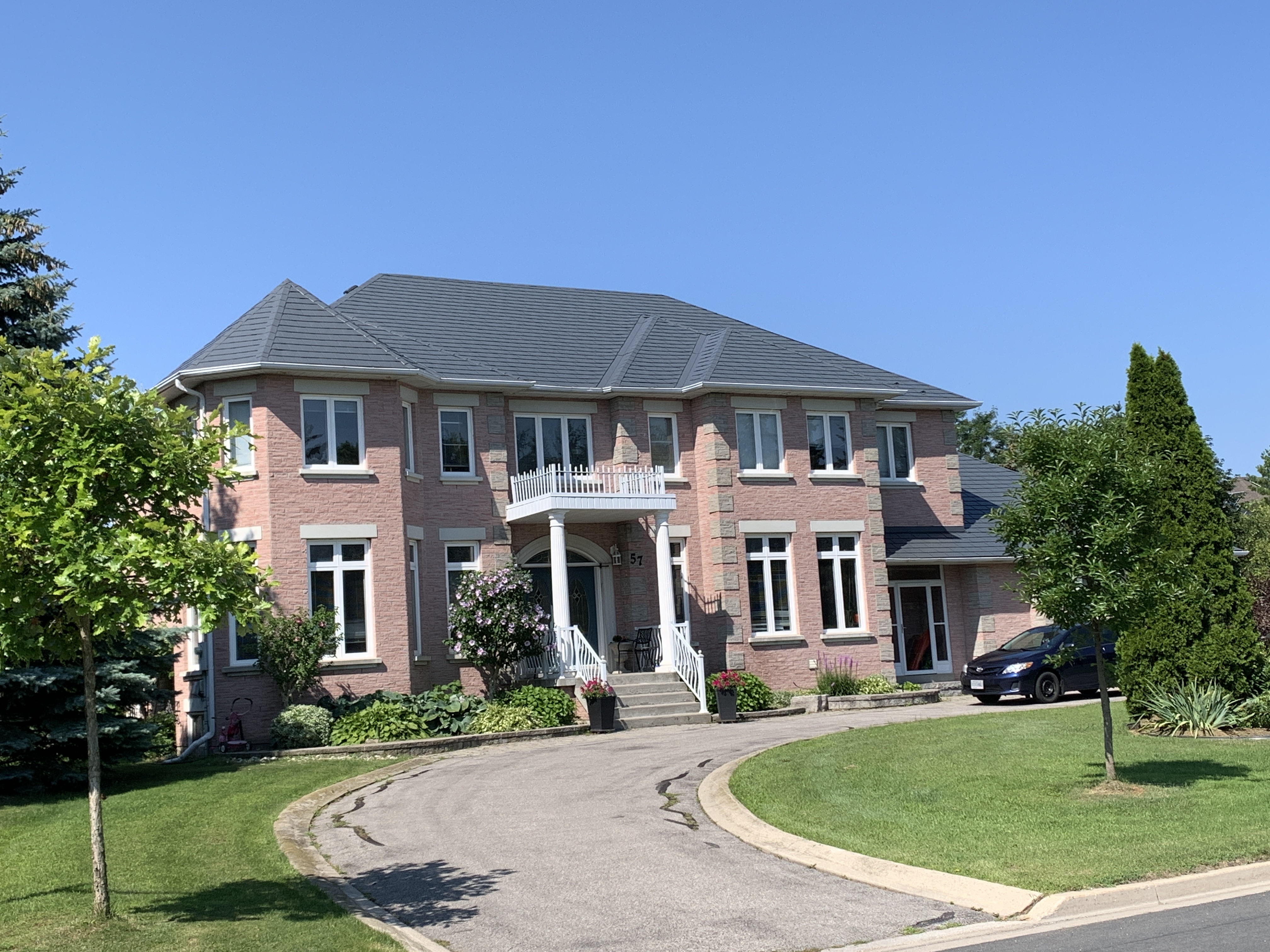Interlock Aluminum Slate Metal Roofing – Deep Charcoal | Markham, ON (Front-left elevation)