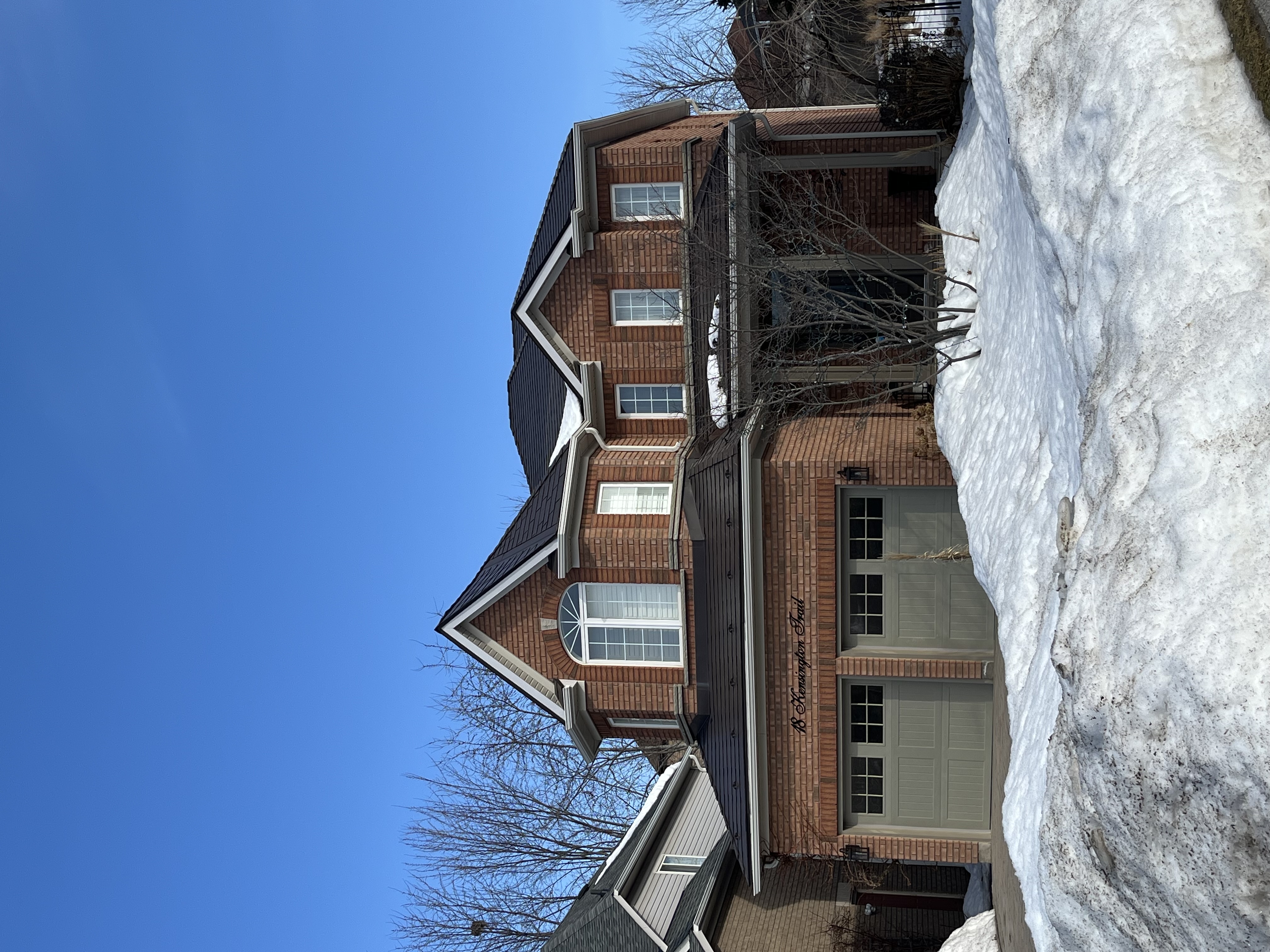 Interlock Aluminum Slate Metal Roofing – Tudor Brown | Barrie, ON (Front-right elevation)