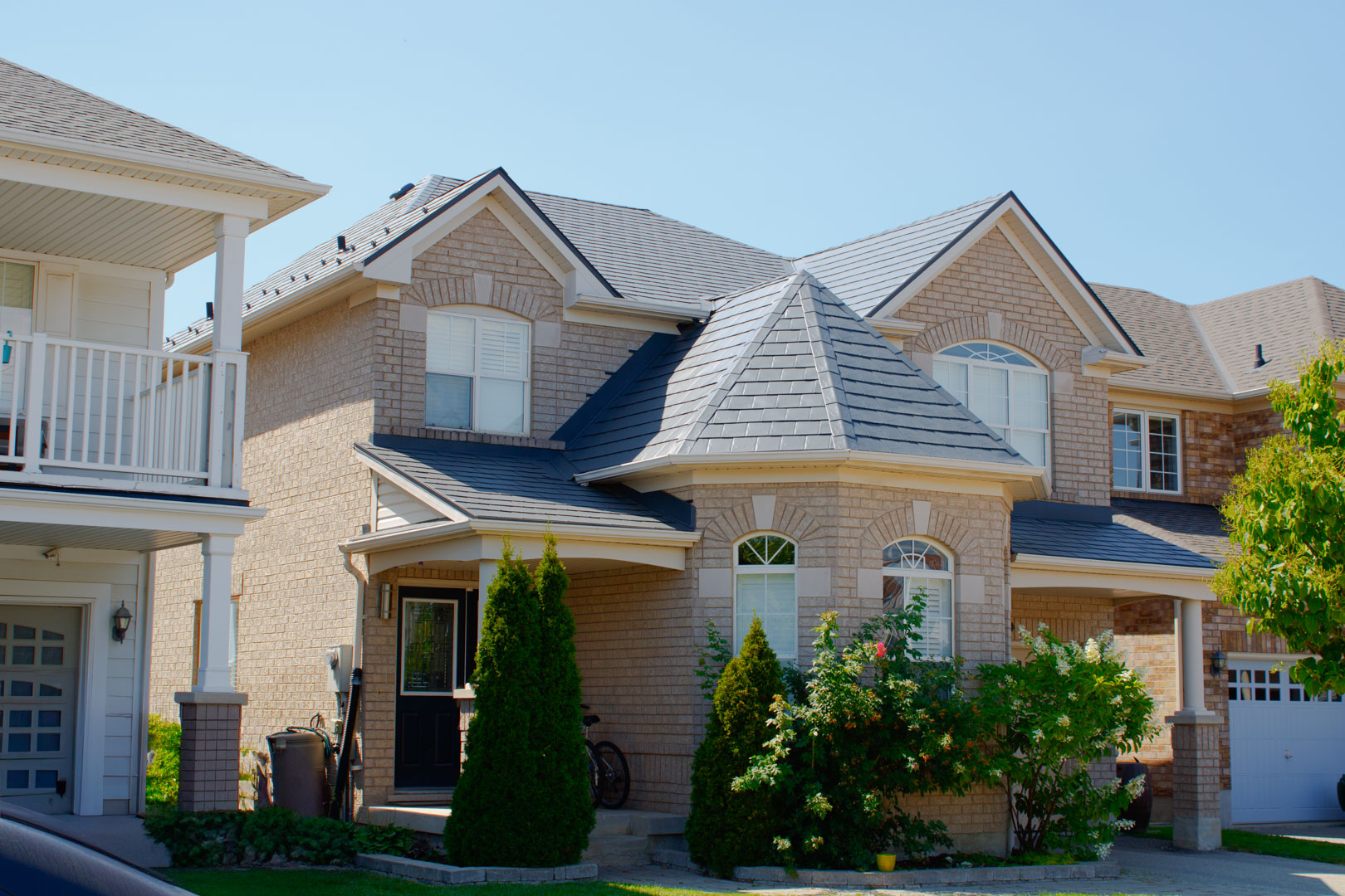 Interlock Aluminum Slate Metal Roofing – Deep Charcoal | Milton, ON (Street view)