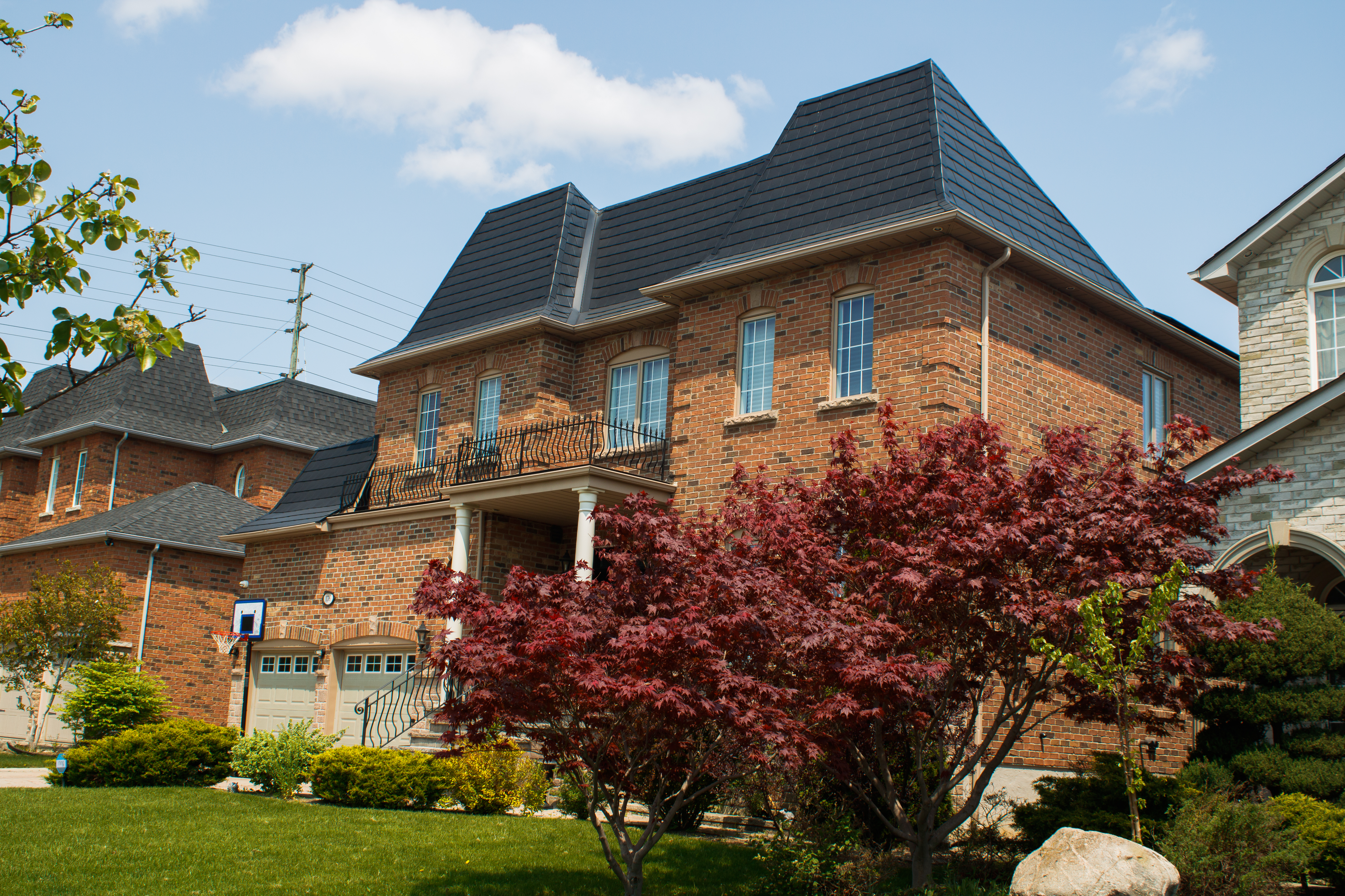 Interlock Aluminum Slate Metal Roofing – Black | Woodbridge, ON (Street view)