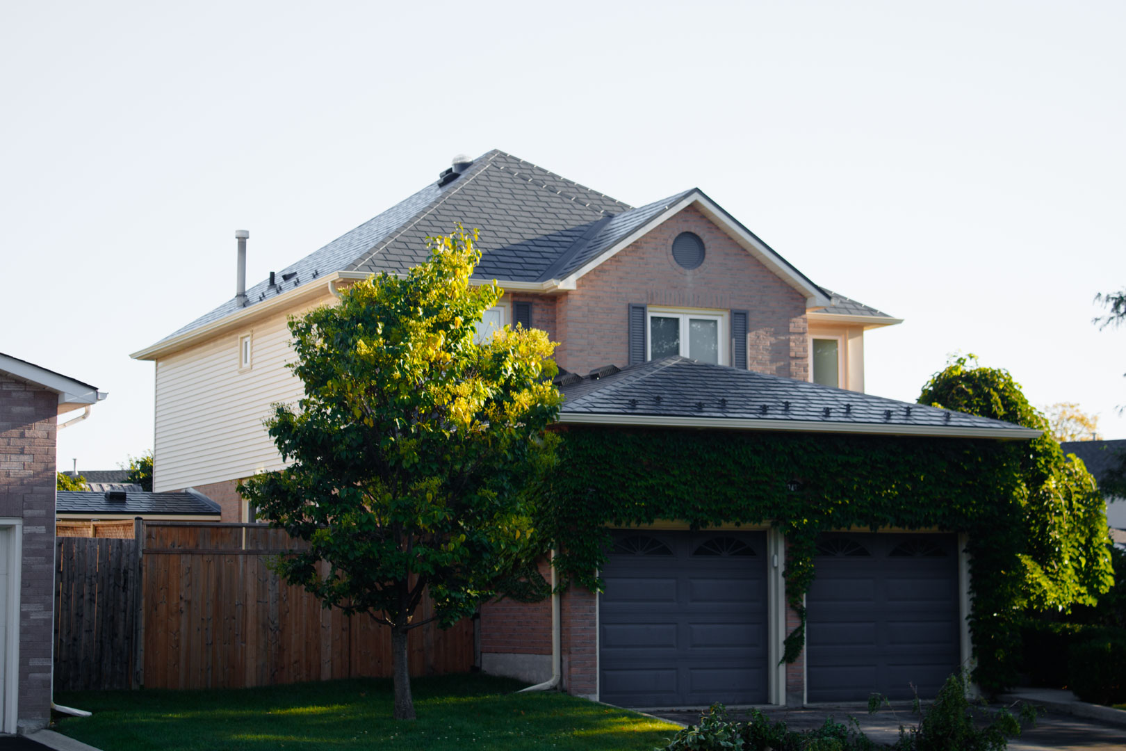 Interlock Aluminum Slate Metal Roofing – Deep Charcoal | Burlington, ON (Front-left elevation)