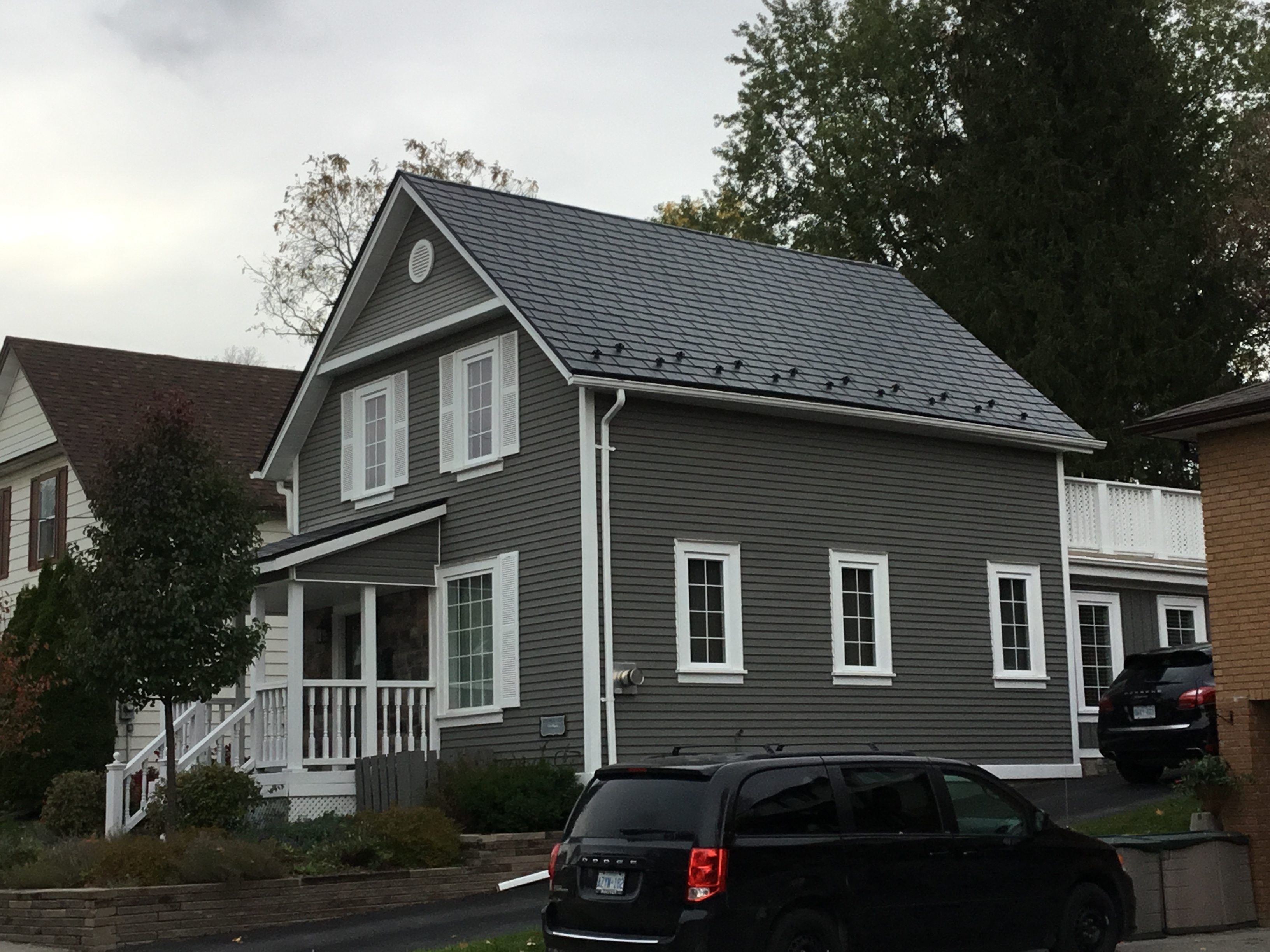 Interlock Aluminum Slate Metal Roofing – Black | Newmarket, ON (Front-right elevation)
