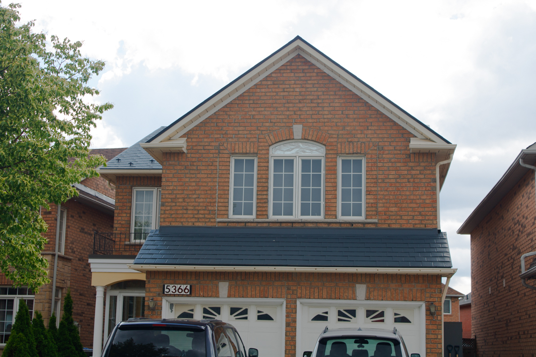 Interlock Aluminum Slate Metal Roofing – Deep Charcoal | Mississauga, ON (Front elevation)