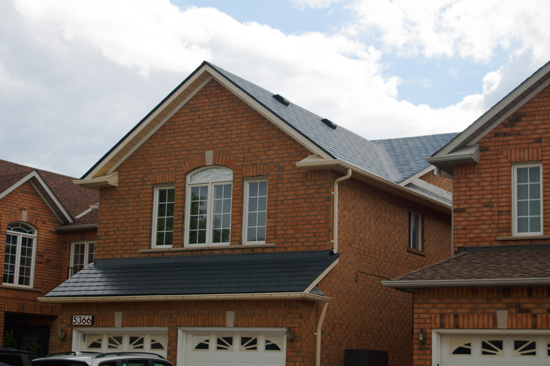 Interlock Aluminum Slate Metal Roofing – Deep Charcoal | Mississauga, ON (Front-right elevation)