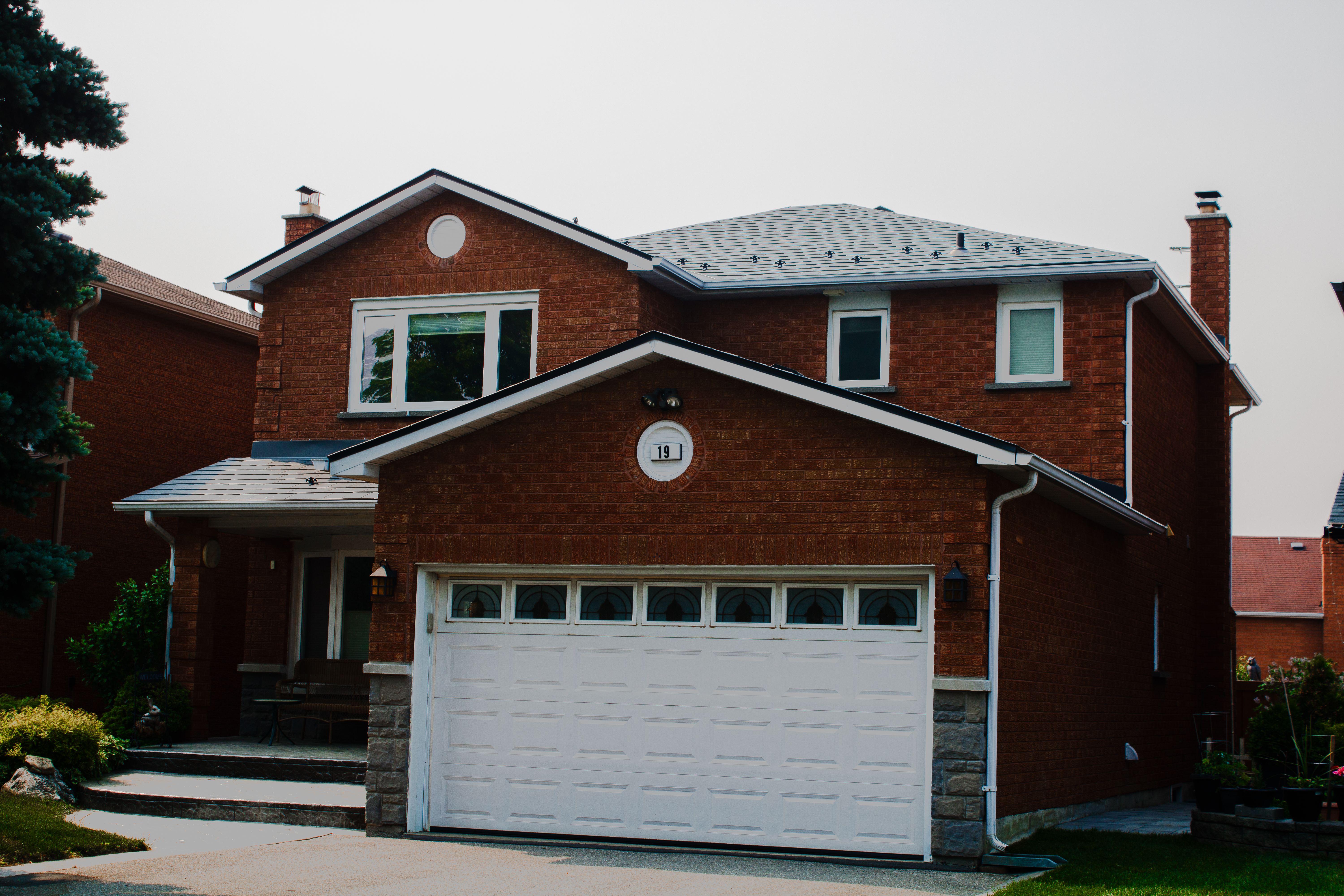 Interlock Aluminum Slate Metal Roofing – Deep Charcoal | Maple, ON (Front-right elevation)