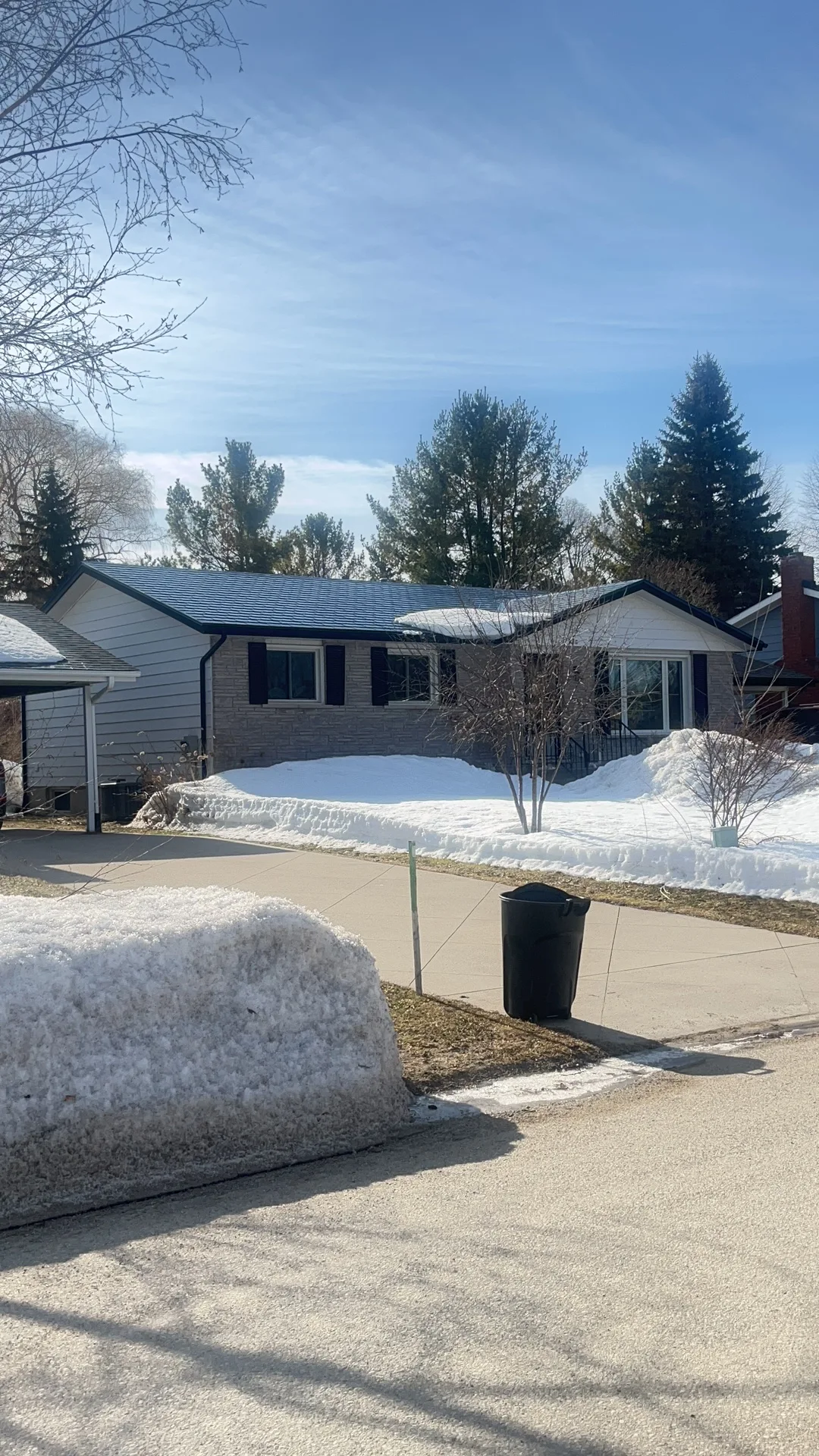 Tudor Brown Interlock Slate aluminum roof on a Tudor Brown metal roof on a single-storey ranch in a, Thornbury, Ontario
