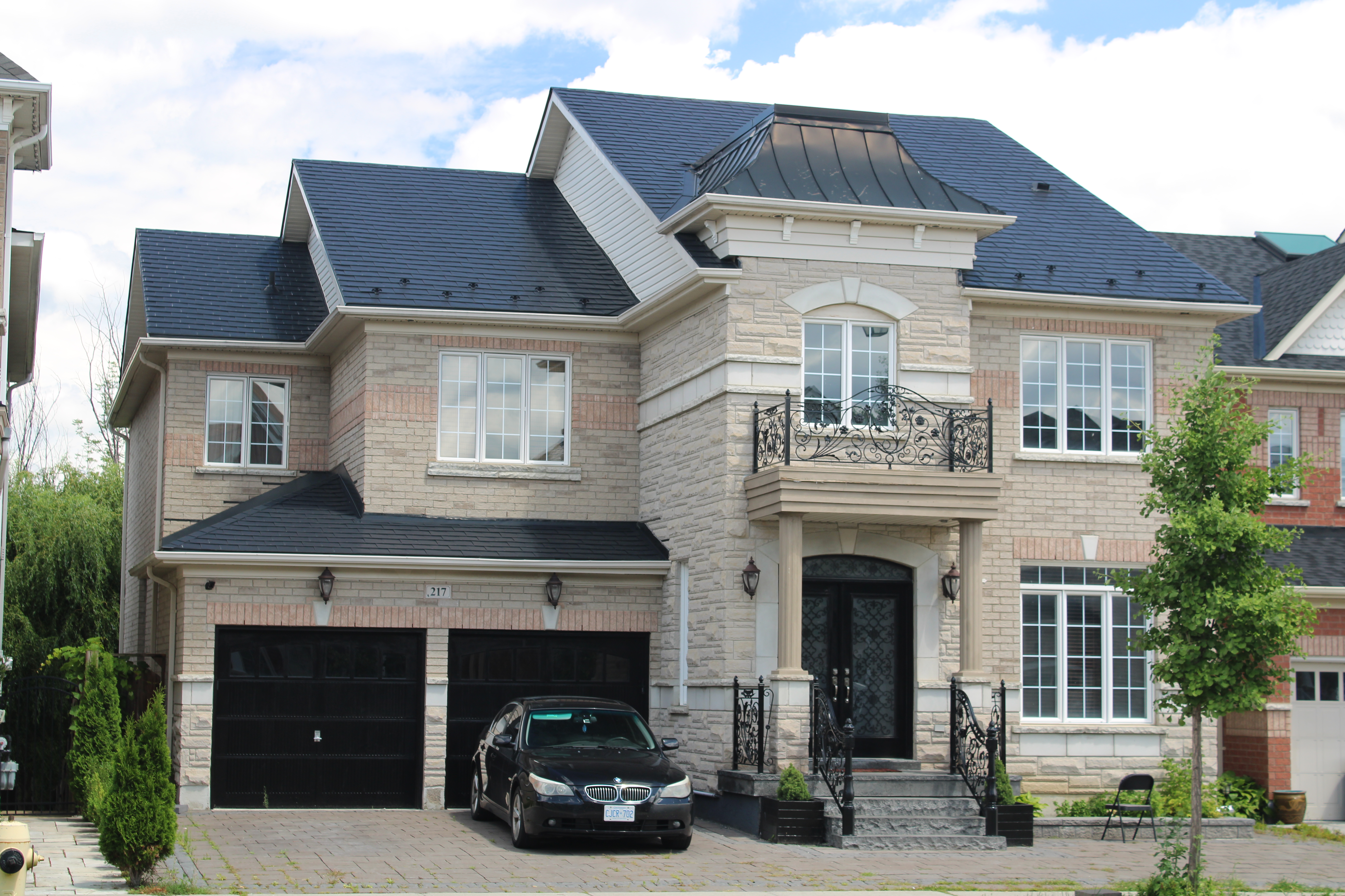 Interlock Aluminum Slate Metal Roofing – Black | Markham, ON (Front-left elevation)