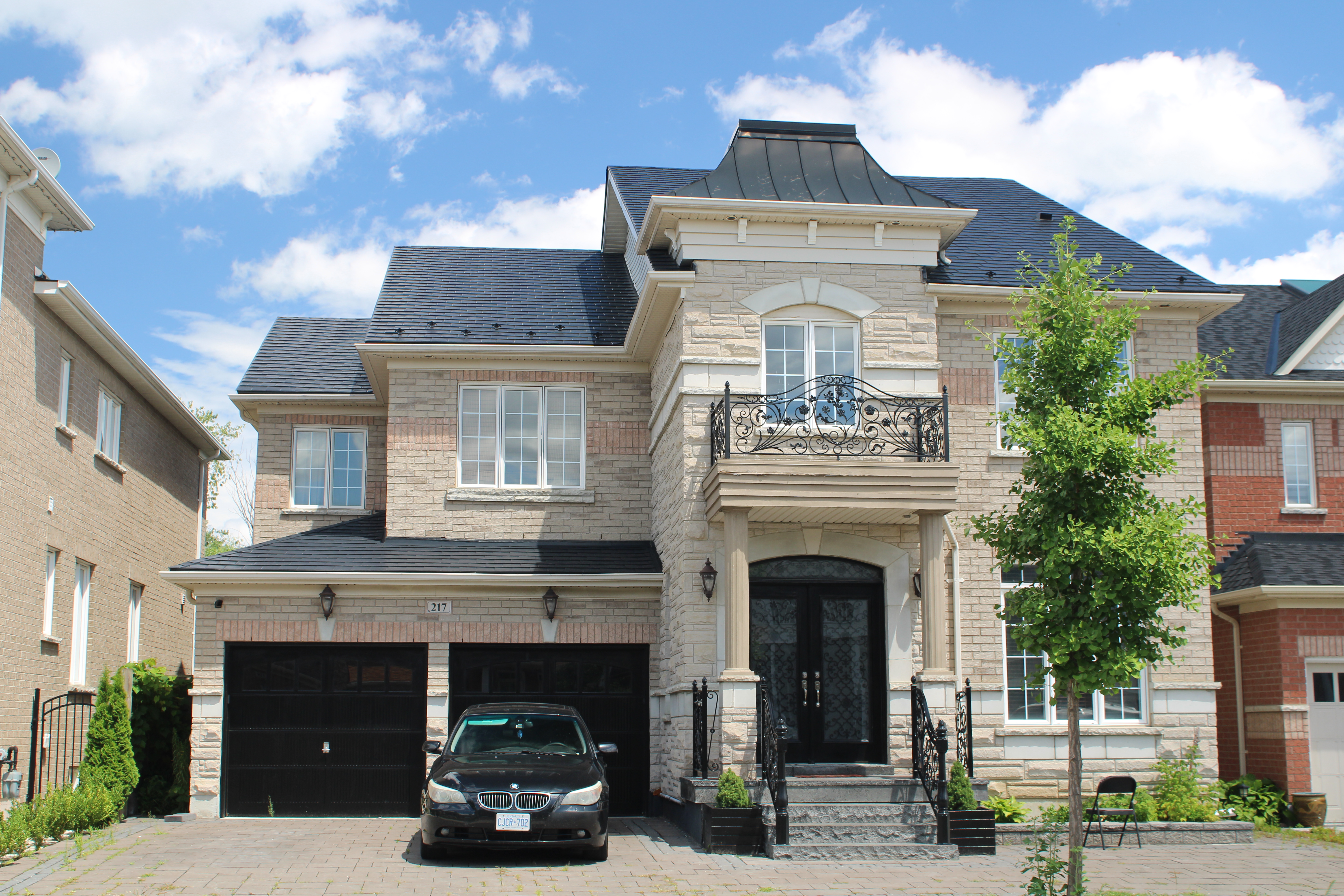 Interlock Aluminum Slate Metal Roofing – Black | Markham, ON (Front elevation)