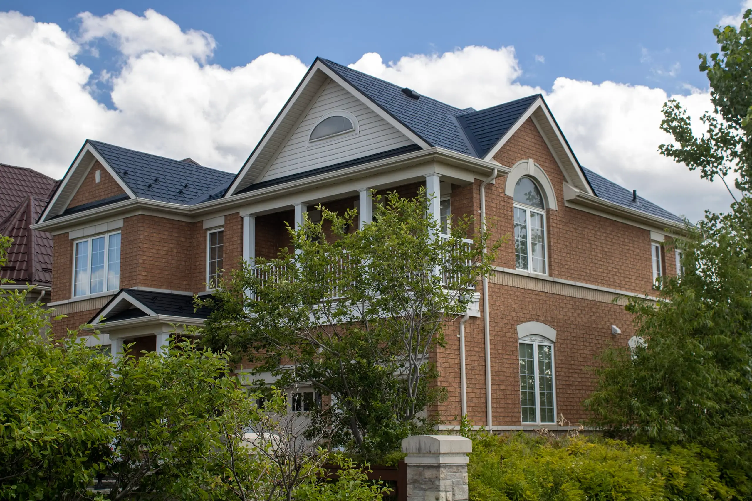 Interlock Aluminum Slate Metal Roofing – Black | Markham, ON (Front-right elevation)