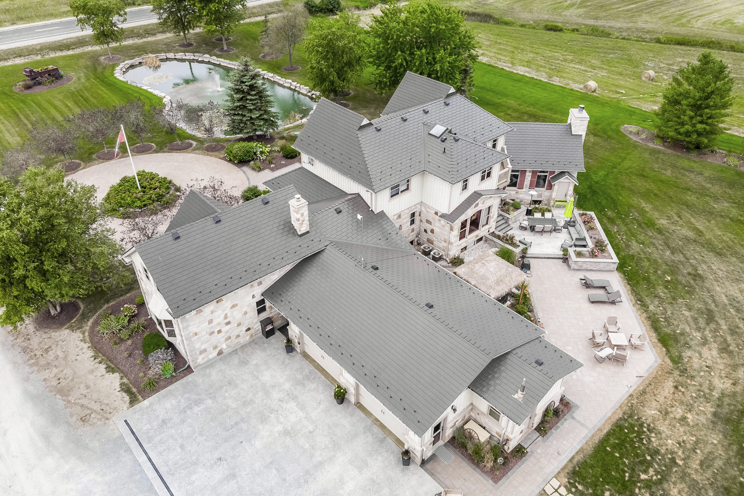 Interlock Aluminum Cedar Shingle Metal Roofing – Tudor Brown | Pefferlaw, ON (Aerial rear)