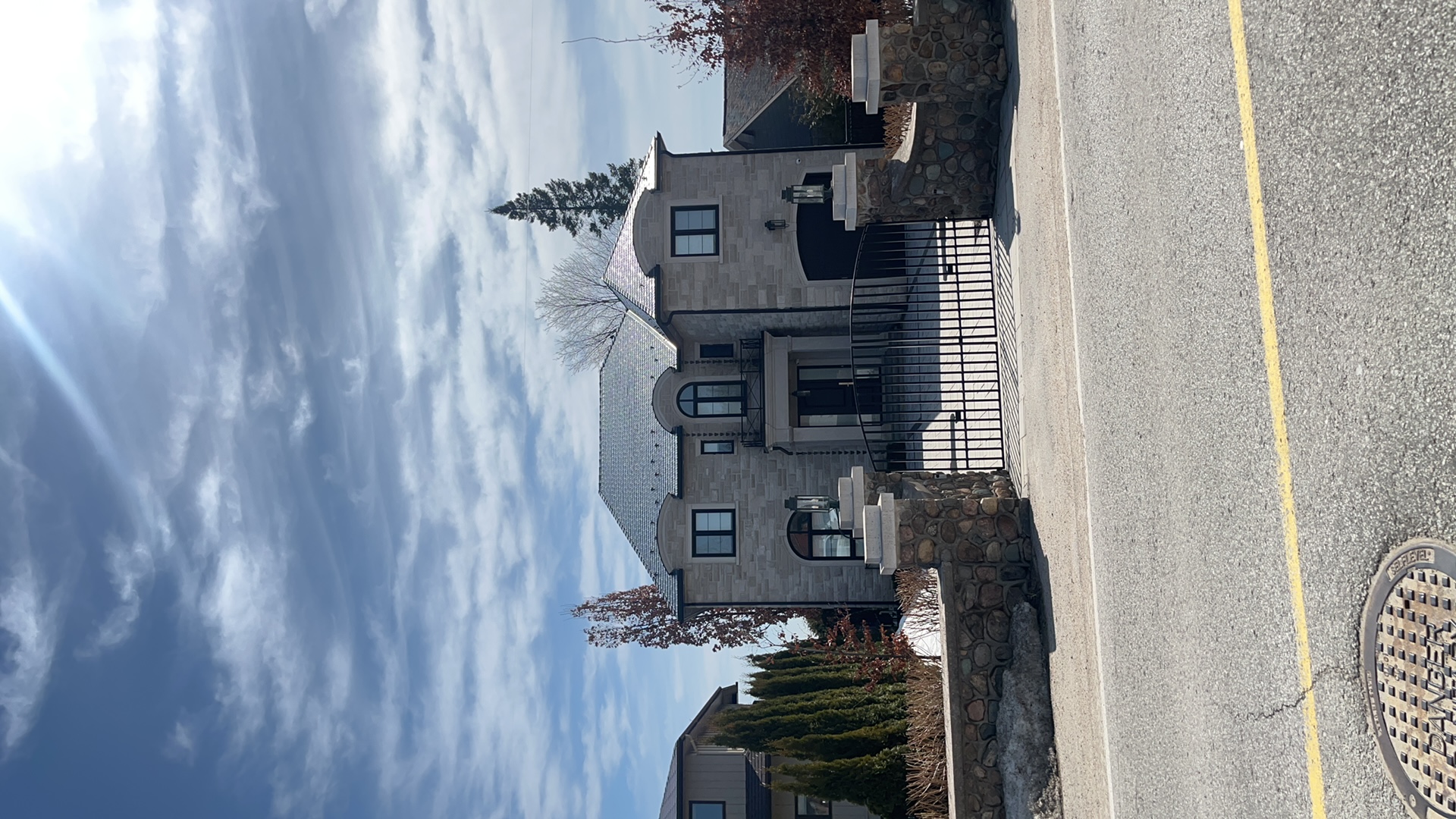 Interlock Aluminum Cedar Shingle Metal Roofing – Deep Charcoal | Innisfil, ON (Street view)