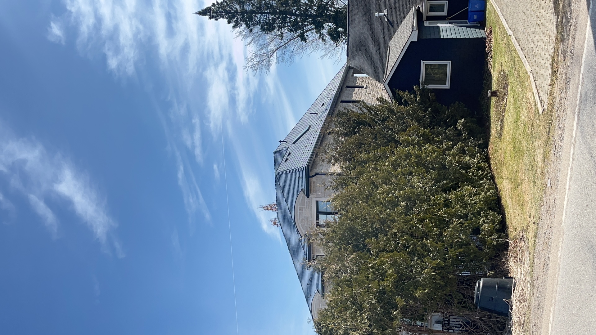 Interlock Aluminum Cedar Shingle Metal Roofing – Deep Charcoal | Innisfil, ON (Front-right elevation)
