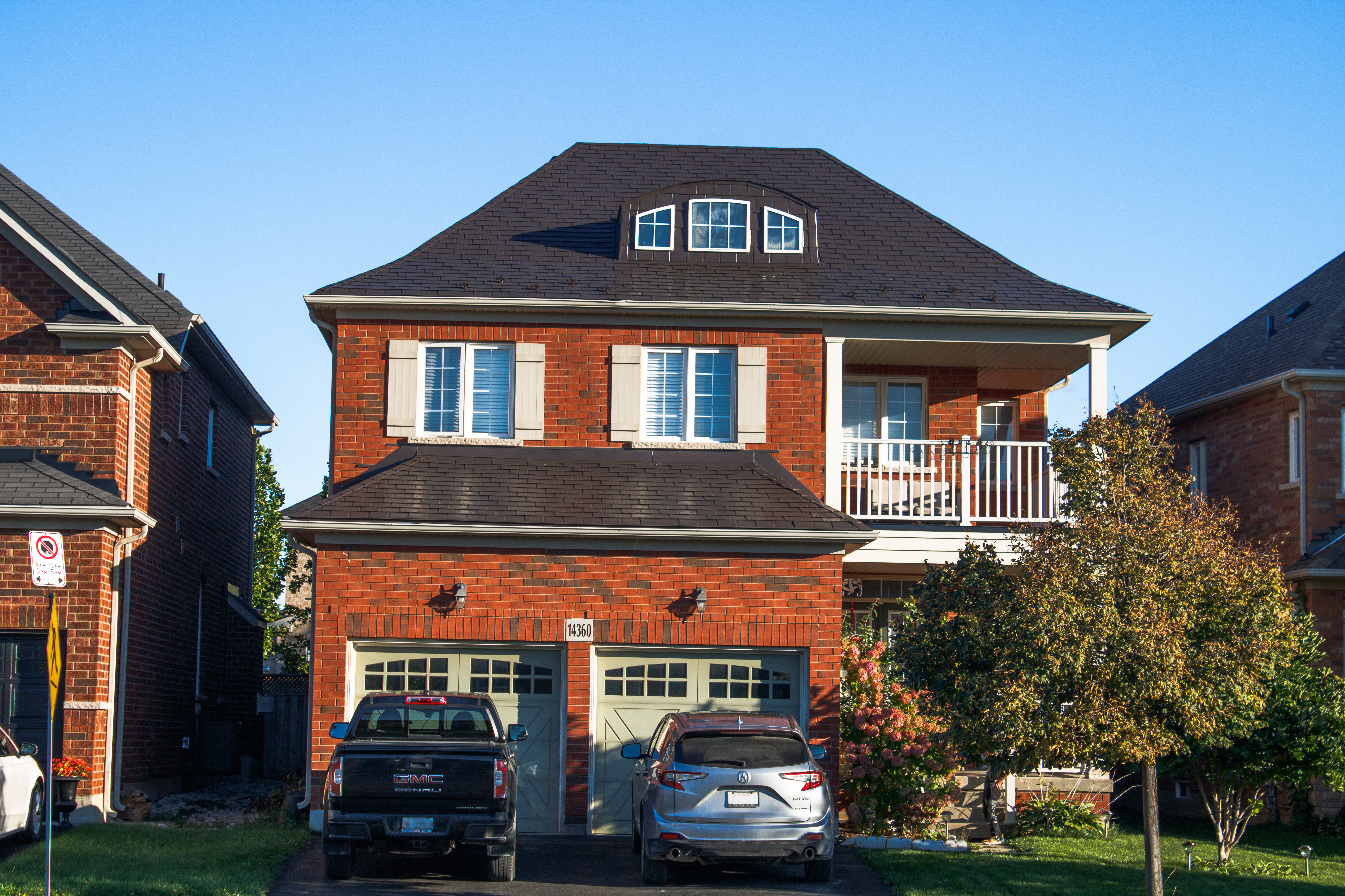 Interlock Aluminum Slate Metal Roofing – Tudor Brown | Georgetown, ON (Front-right elevation)