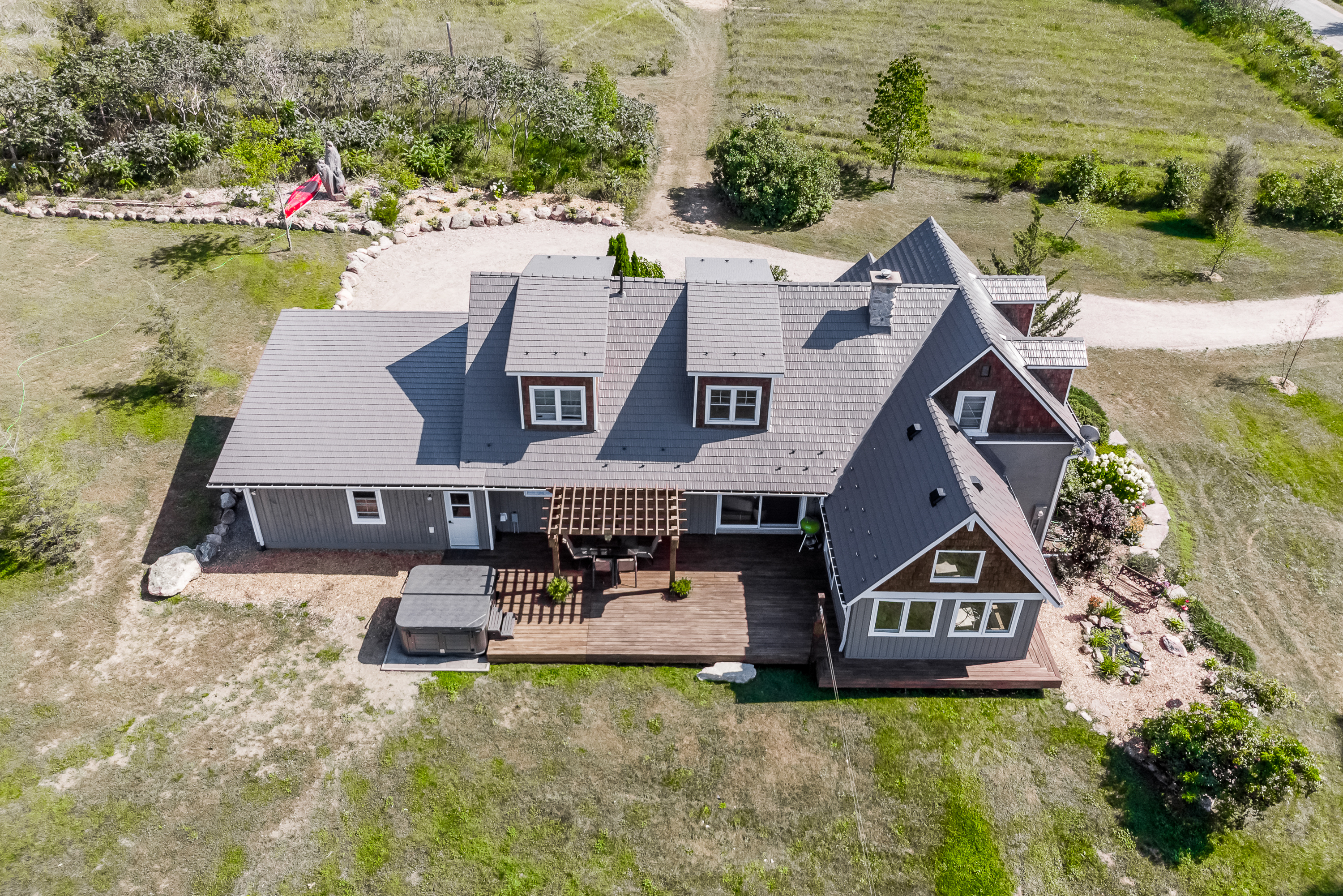 Interlock Aluminum Cedar Shingle Metal Roofing – Weathered | Midland, ON (Aerial oblique)