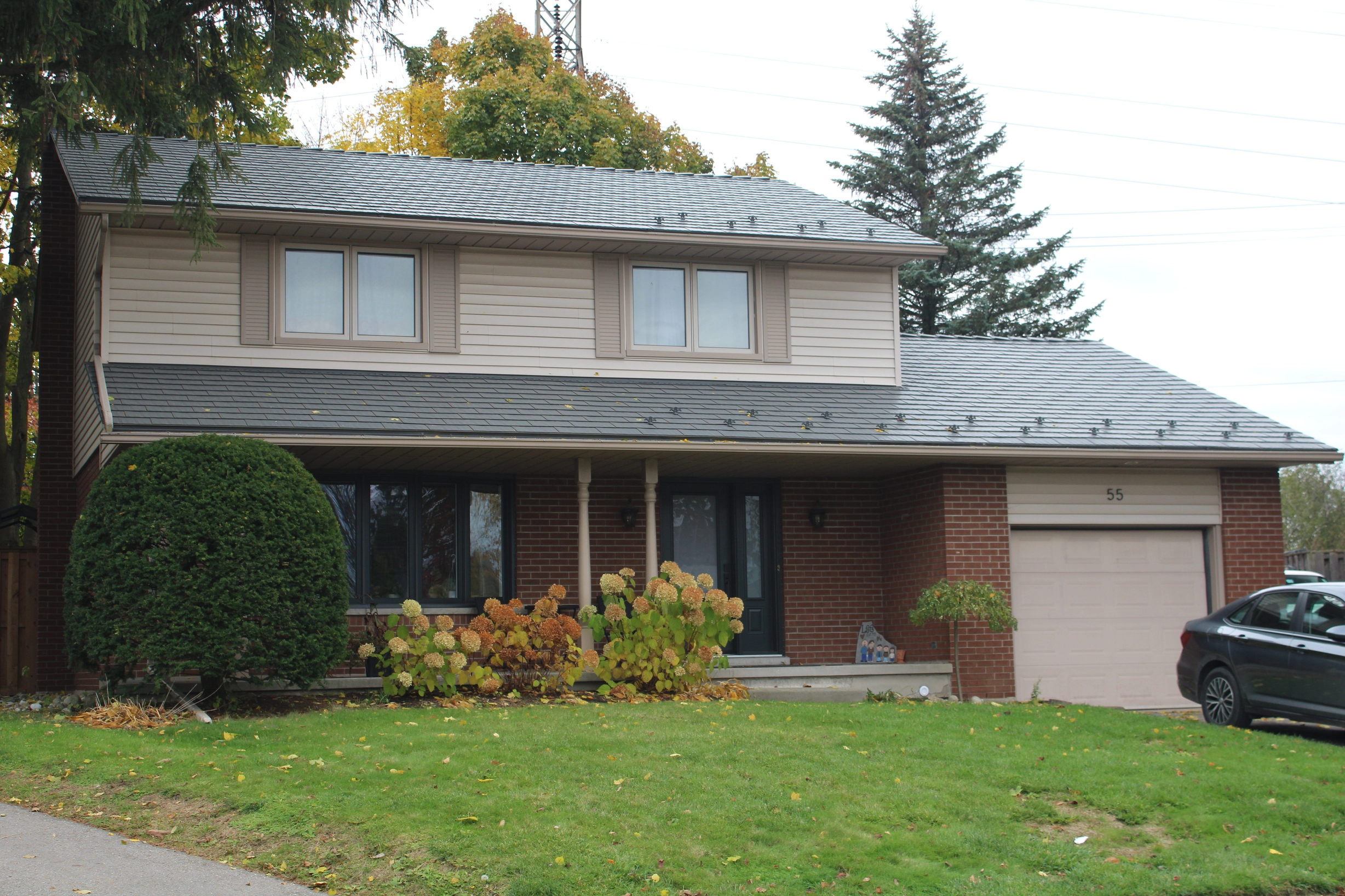 Musket Grey Interlock Cedar Shingle aluminum roof on a two-storey colonial style home with a garage in a, Kitchener, Ontario