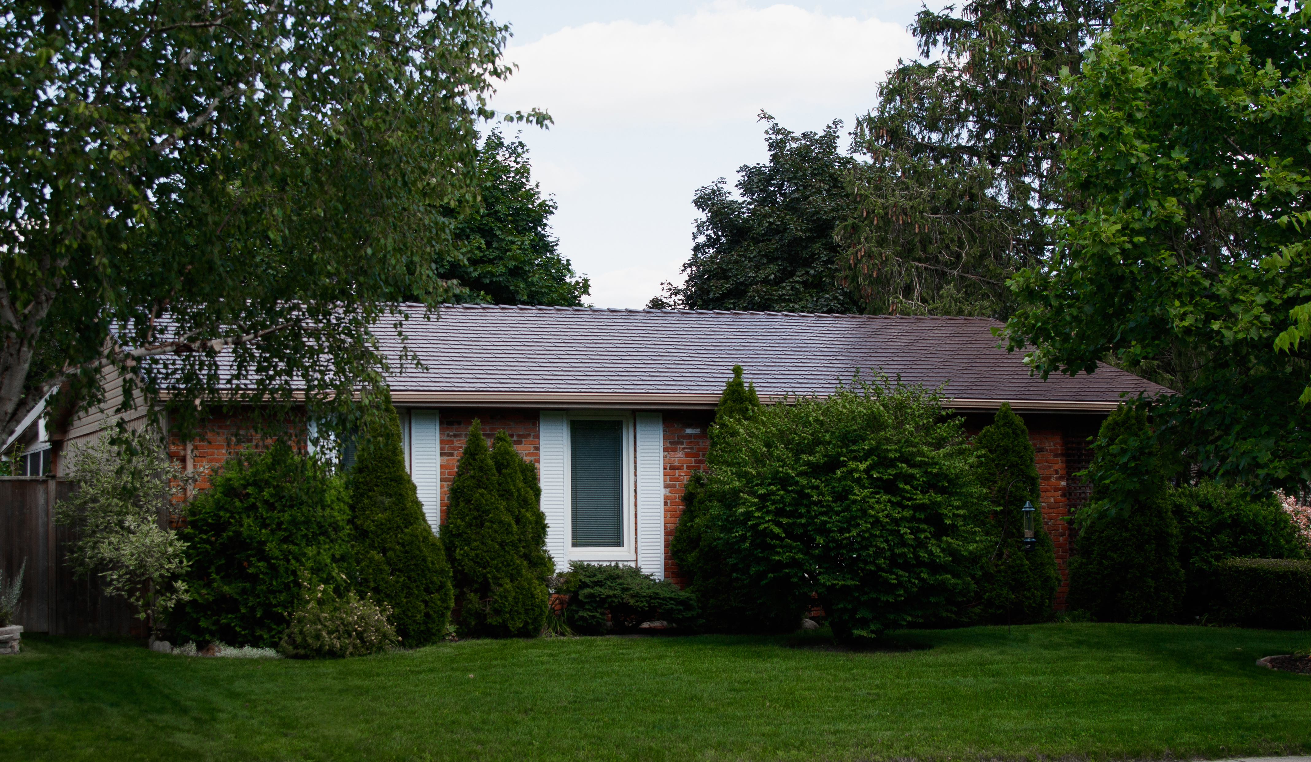 Interlock Aluminum Cedar Shingle Metal Roofing – Colonial Brown | London, ON (Front elevation)