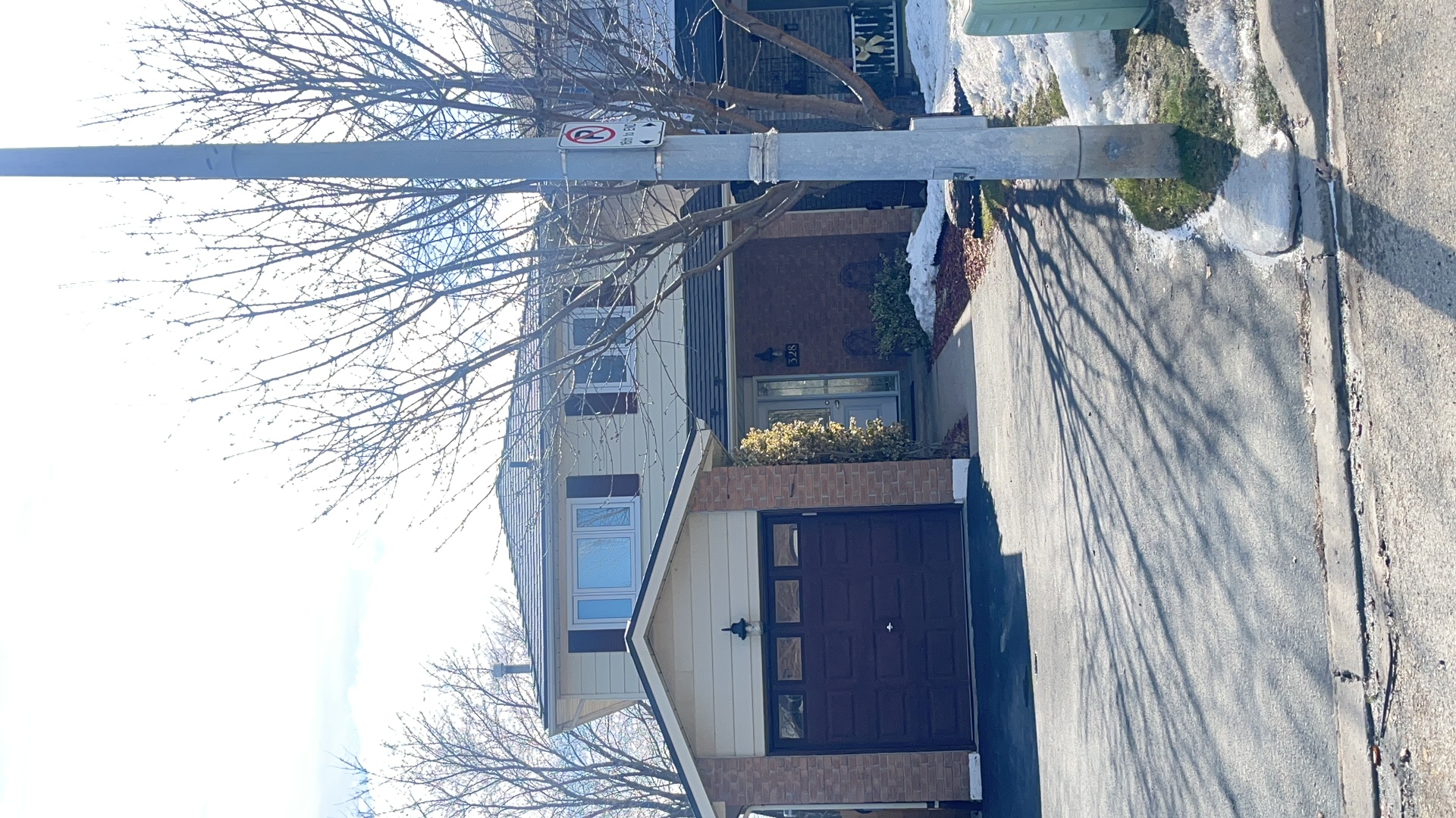 Interlock Aluminum Slate Metal Roofing – Colonial Brown | Bradford, ON (Street view)