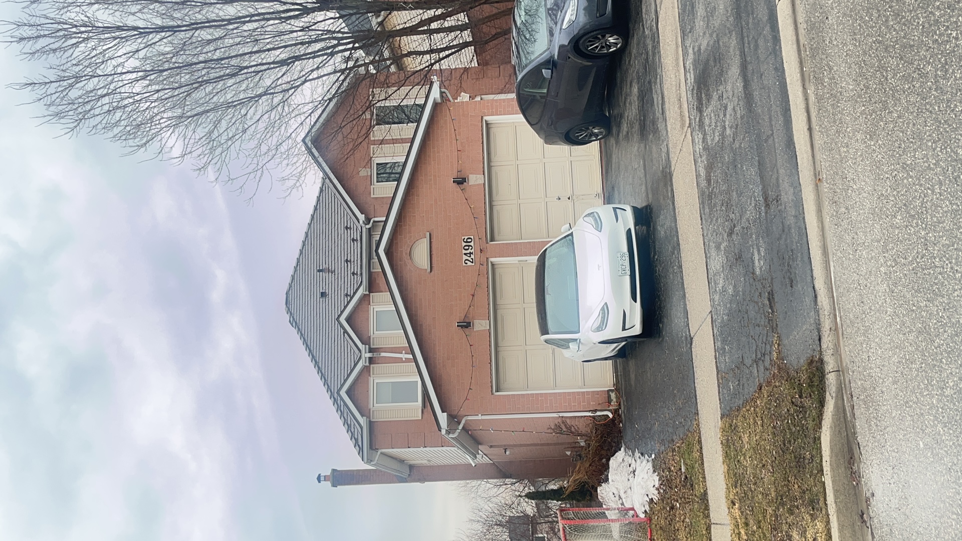 Interlock Aluminum Cedar Shingle Metal Roofing – Colonial Brown | Burlington, ON (Front elevation)