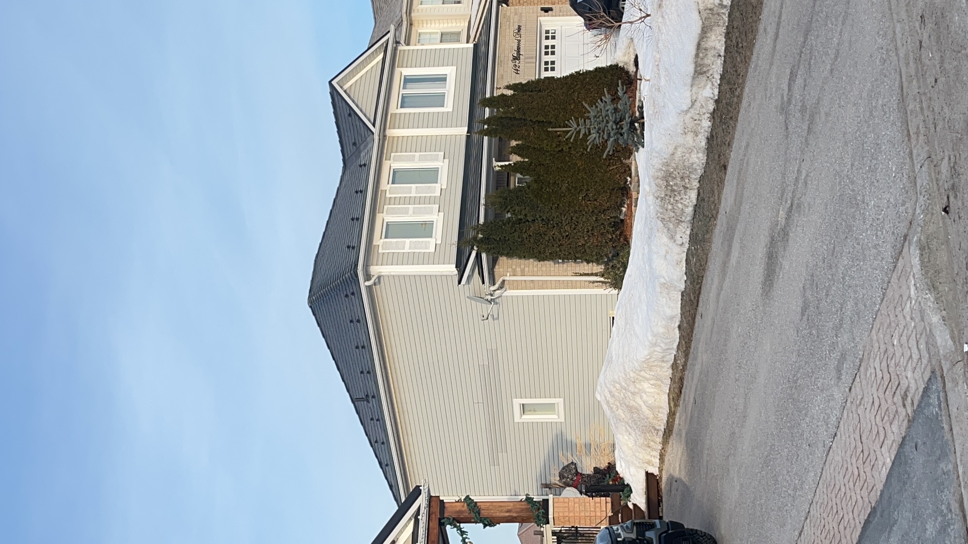 Interlock Aluminum Slate Metal Roofing – Black | Angus, ON (Front-left elevation)