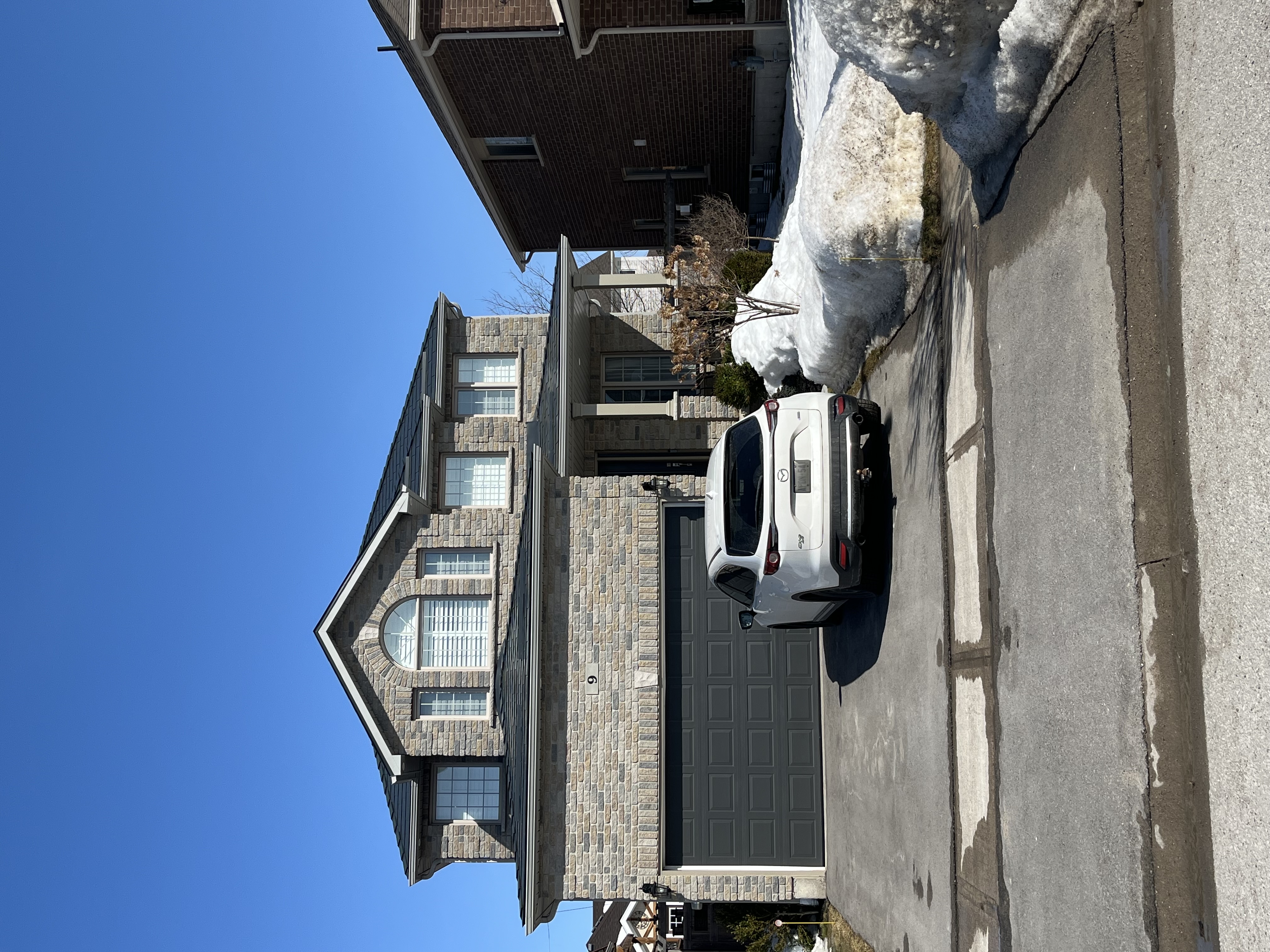 Interlock Aluminum Slate Metal Roofing – Deep Charcoal | Barrie, ON (Front elevation)