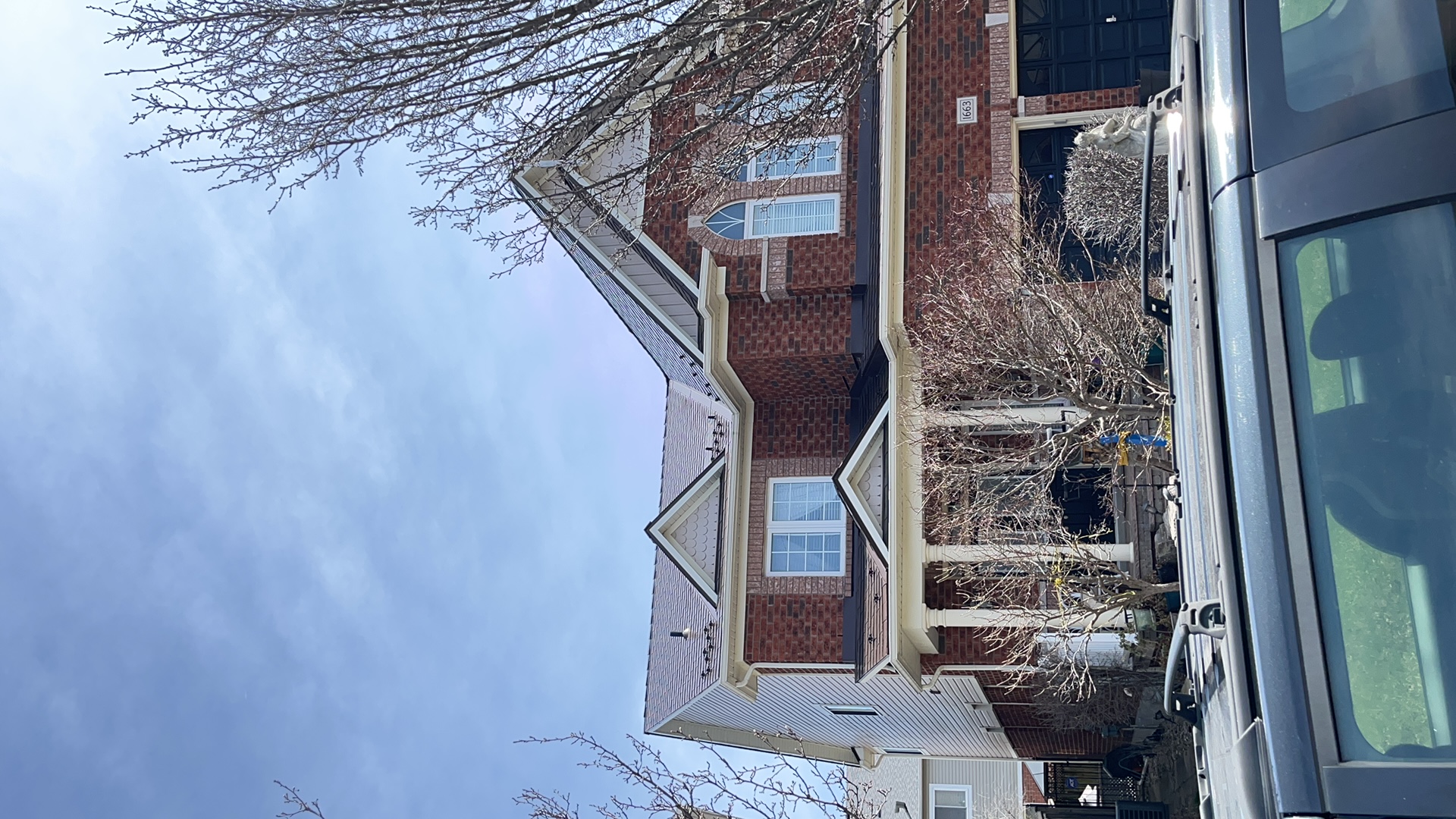 Interlock Aluminum Slate Metal Roofing – Colonial Brown | Oshawa, ON (Front-left elevation)