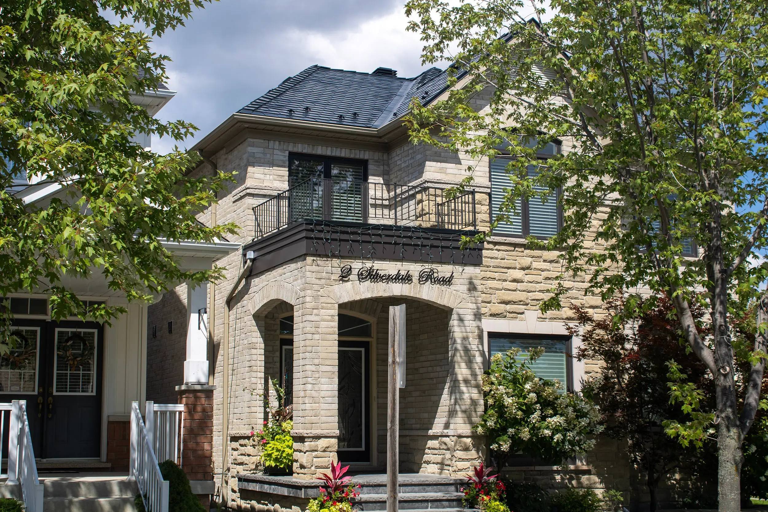 Interlock Aluminum Slate Metal Roofing – Black | Markham, ON (Street view)