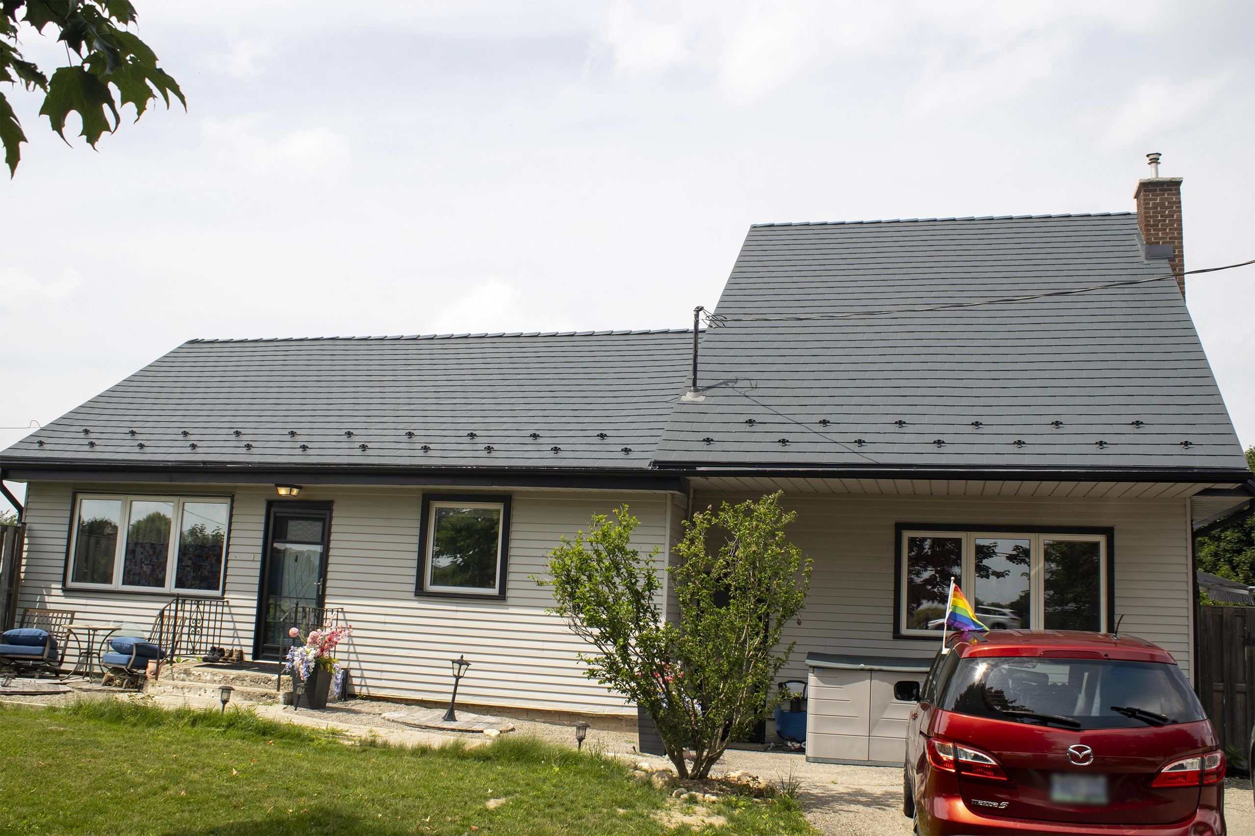 Interlock Aluminum Slate Metal Roofing – Deep Charcoal | Mono, ON (Rear elevation)