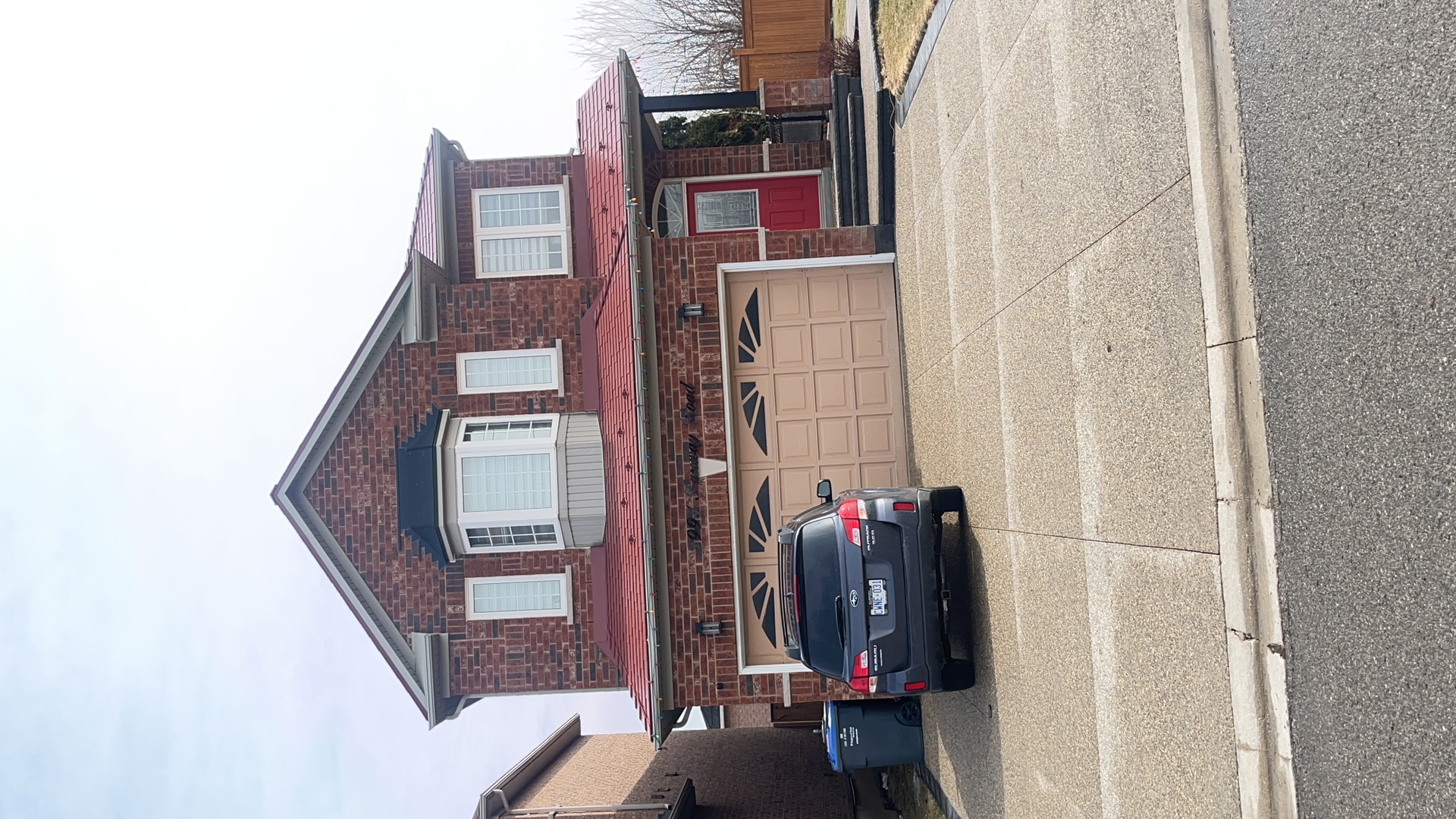 Interlock Aluminum Slate Metal Roofing – Tile Red | Mississauga, ON (Front elevation)