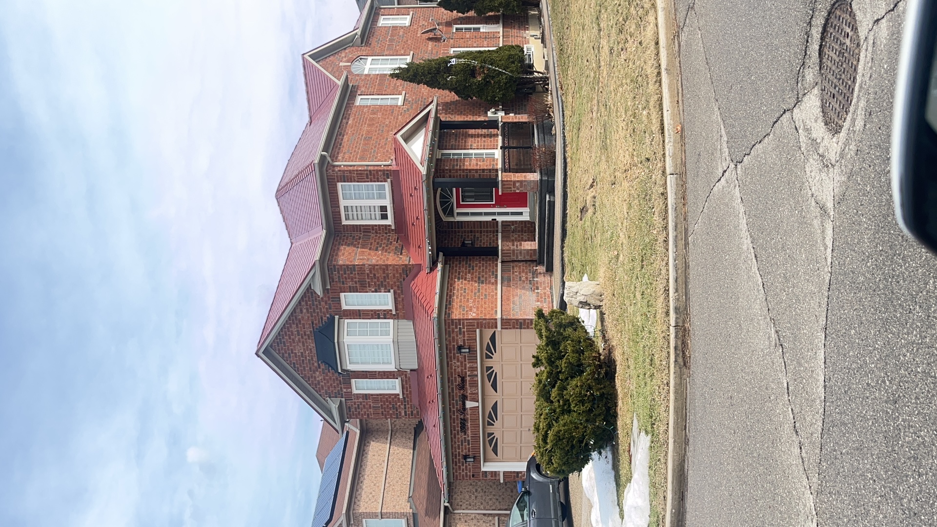Interlock Aluminum Slate Metal Roofing – Tile Red | Mississauga, ON (Front-right elevation)