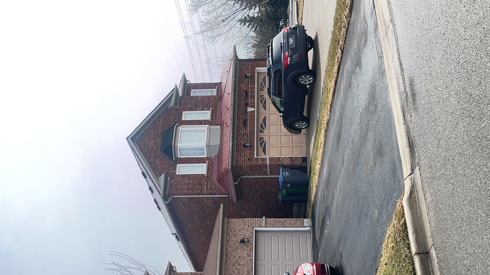 Interlock Aluminum Slate Metal Roofing – Tile Red | Mississauga, ON (Front-left elevation)