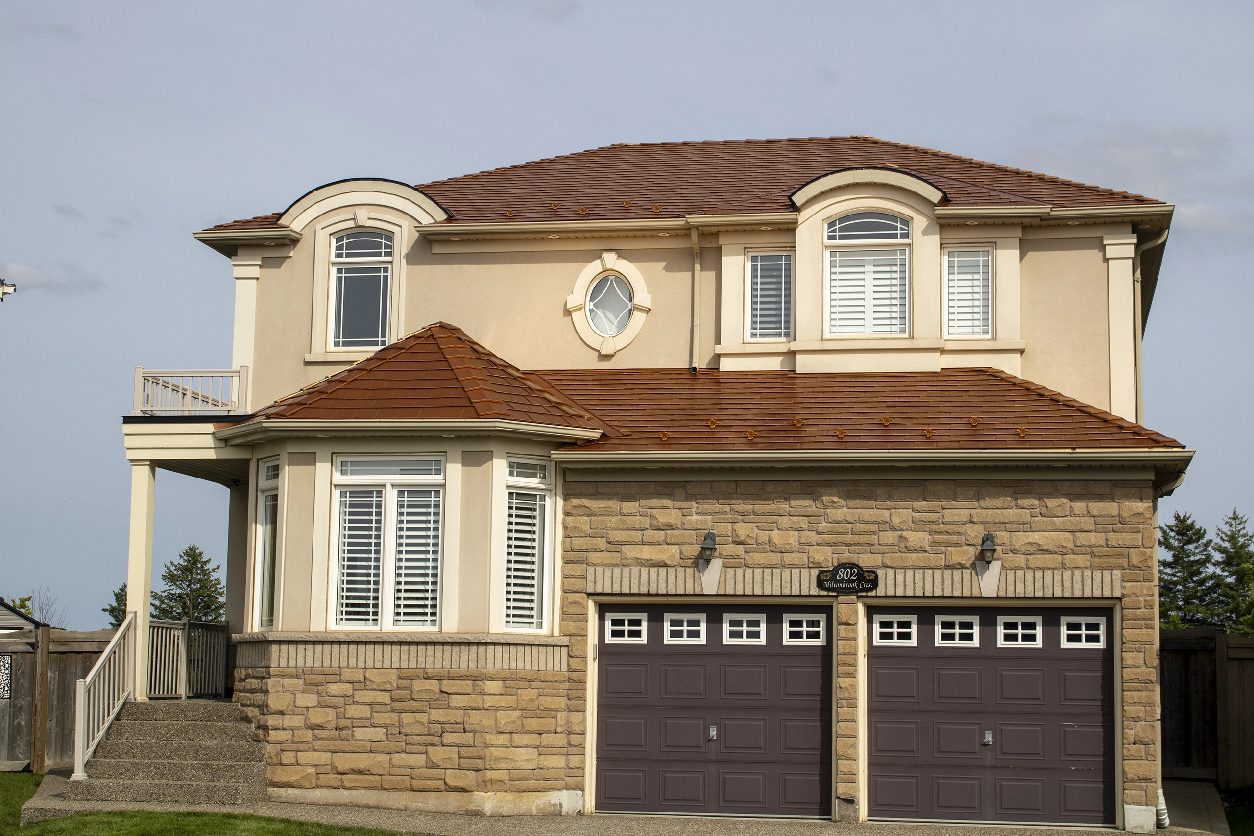 Interlock Aluminum Slate Metal Roofing – Copper Penny | Milton, ON (Front elevation)