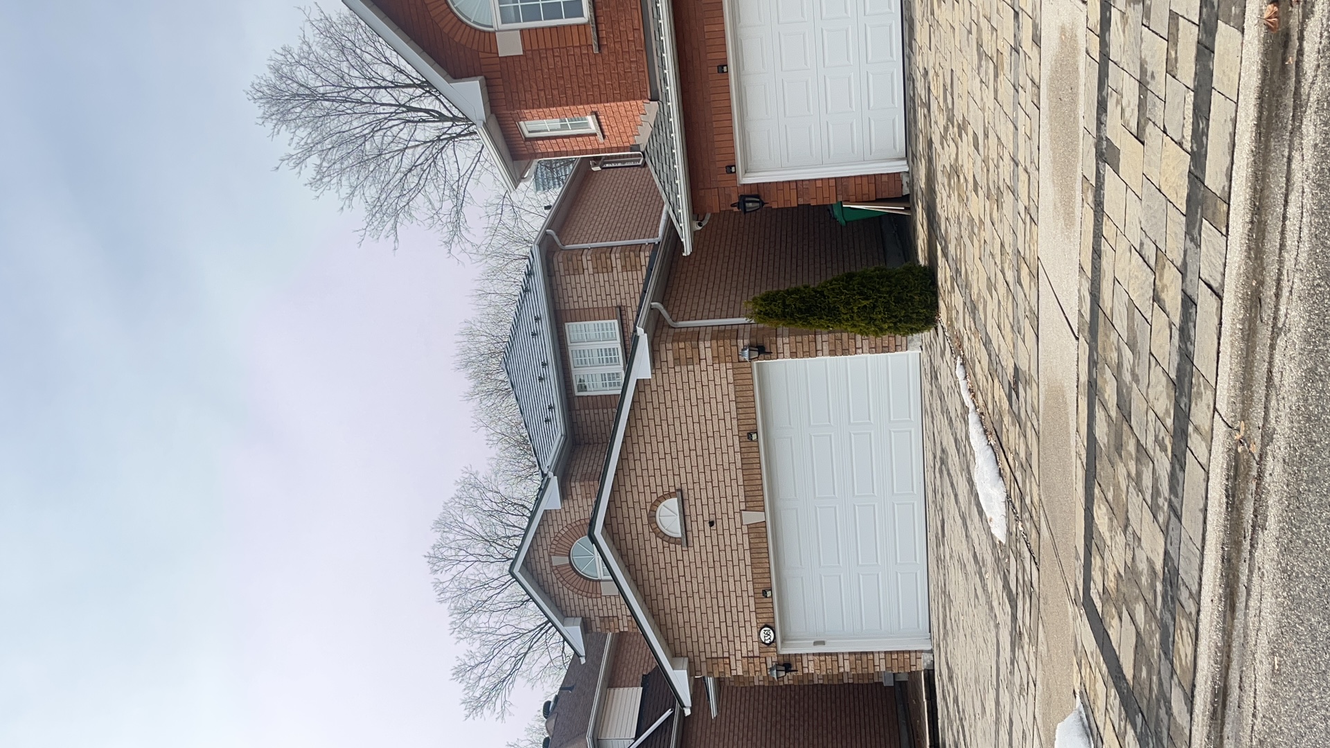 Interlock Aluminum Cedar Shingle Metal Roofing – Deep Charcoal | Mississauga, ON (Front-right elevation)