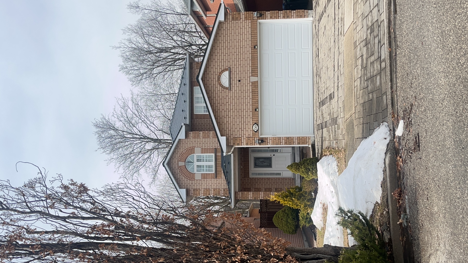 Interlock Aluminum Cedar Shingle Metal Roofing – Deep Charcoal | Mississauga, ON (Front elevation)