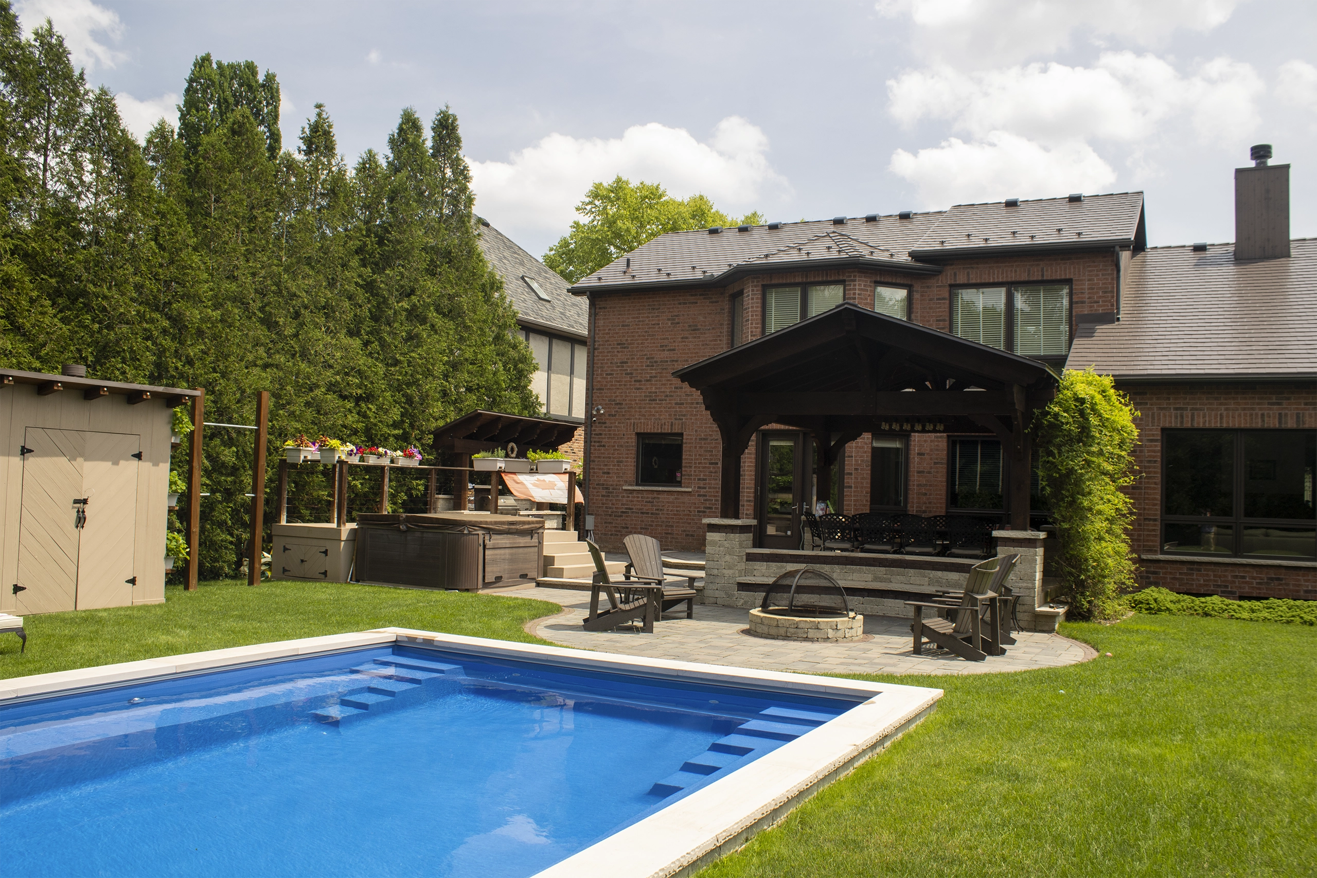 Interlock Aluminum Slate Metal Roofing – Tudor Brown | London, ON (Rear elevation)