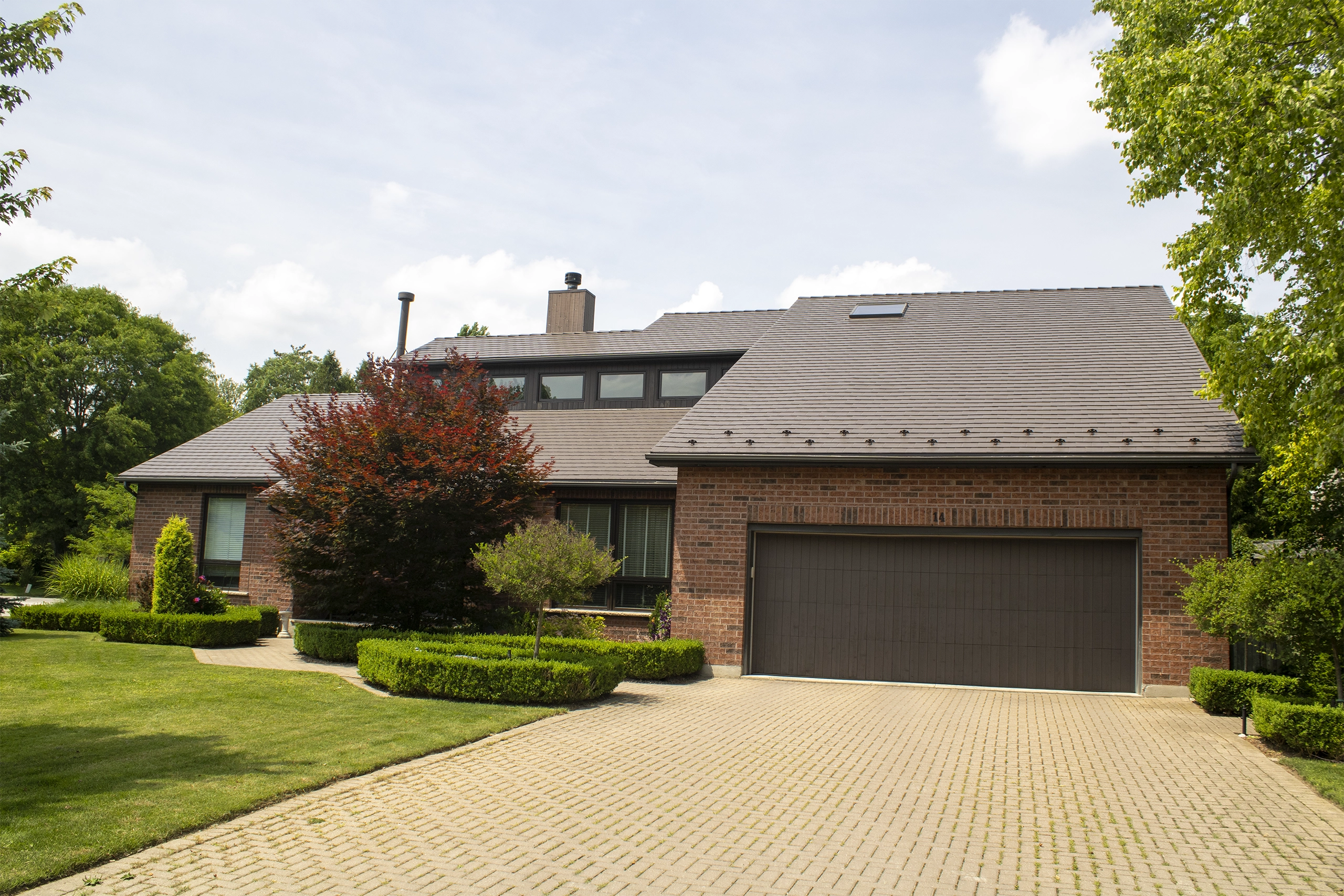 Interlock Aluminum Slate Metal Roofing – Tudor Brown | London, ON (Street view)