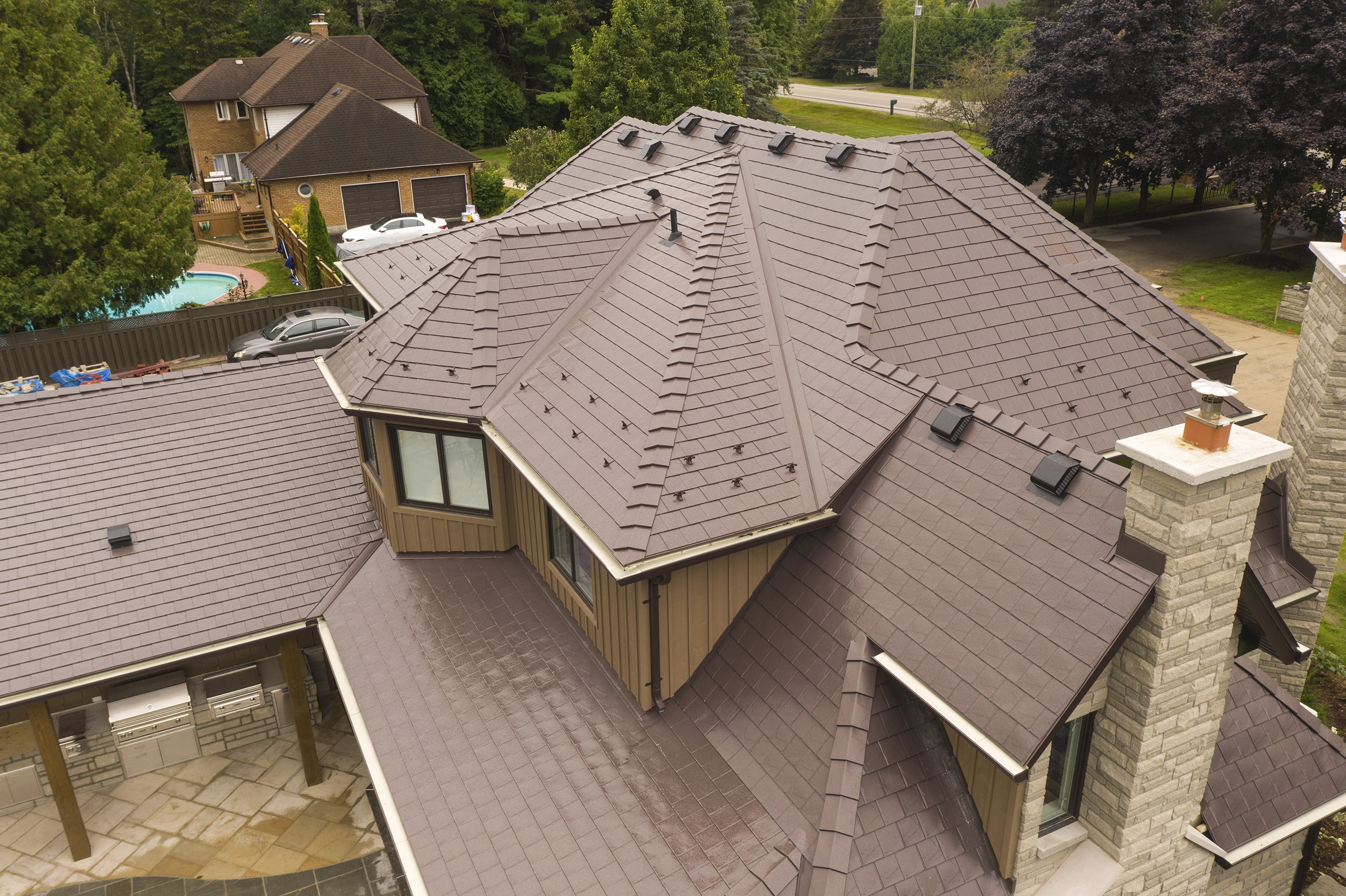 Interlock Aluminum Slate Metal Roofing – Tudor Brown | Bradford, ON (Snow guard detail)