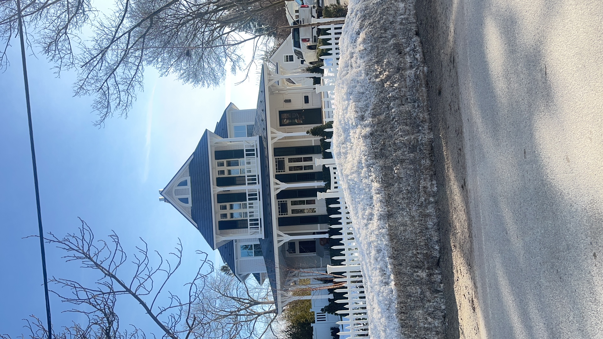 Interlock Aluminum Slate Metal Roofing – Deep Charcoal | Collingwood, ON (Front elevation)