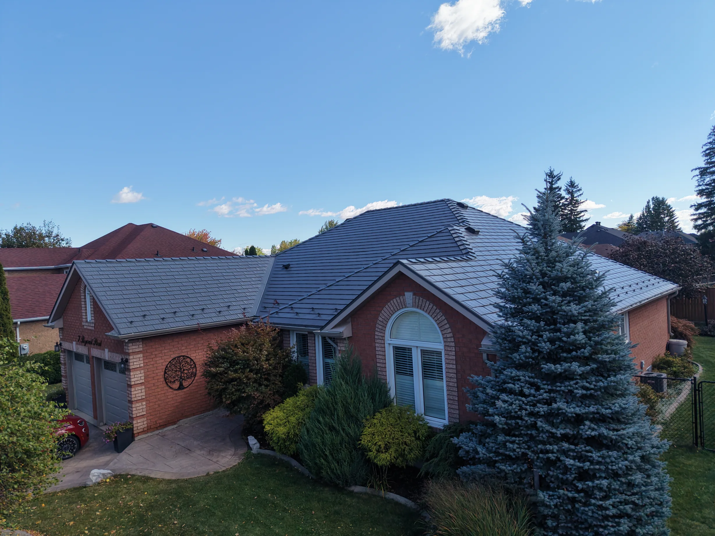 Interlock Aluminum Cedar Shingle Metal Roofing – Musket Grey | Brampton, ON (Aerial)