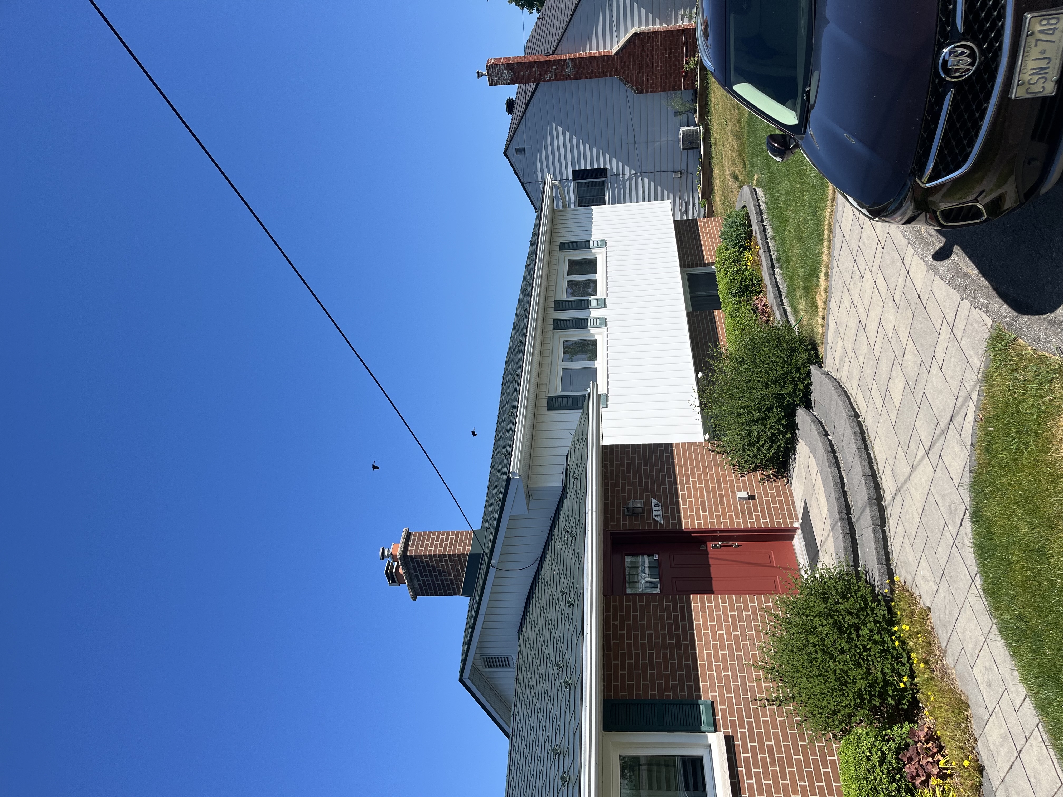 Interlock Aluminum Shingle Metal Roofing – Hunter Green | Beaverton, ON (Front-left elevation)