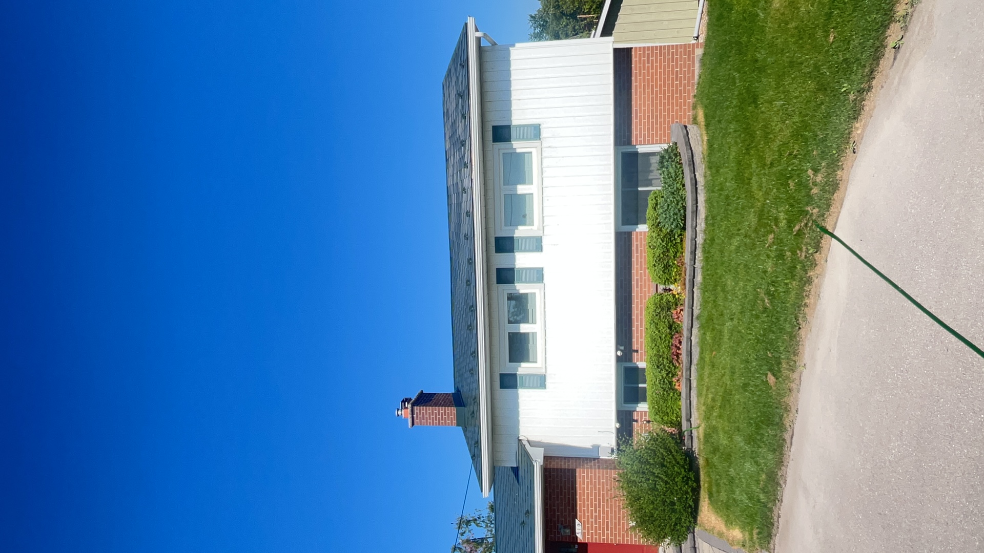Interlock Aluminum Shingle Metal Roofing – Hunter Green | Beaverton, ON (Front elevation)