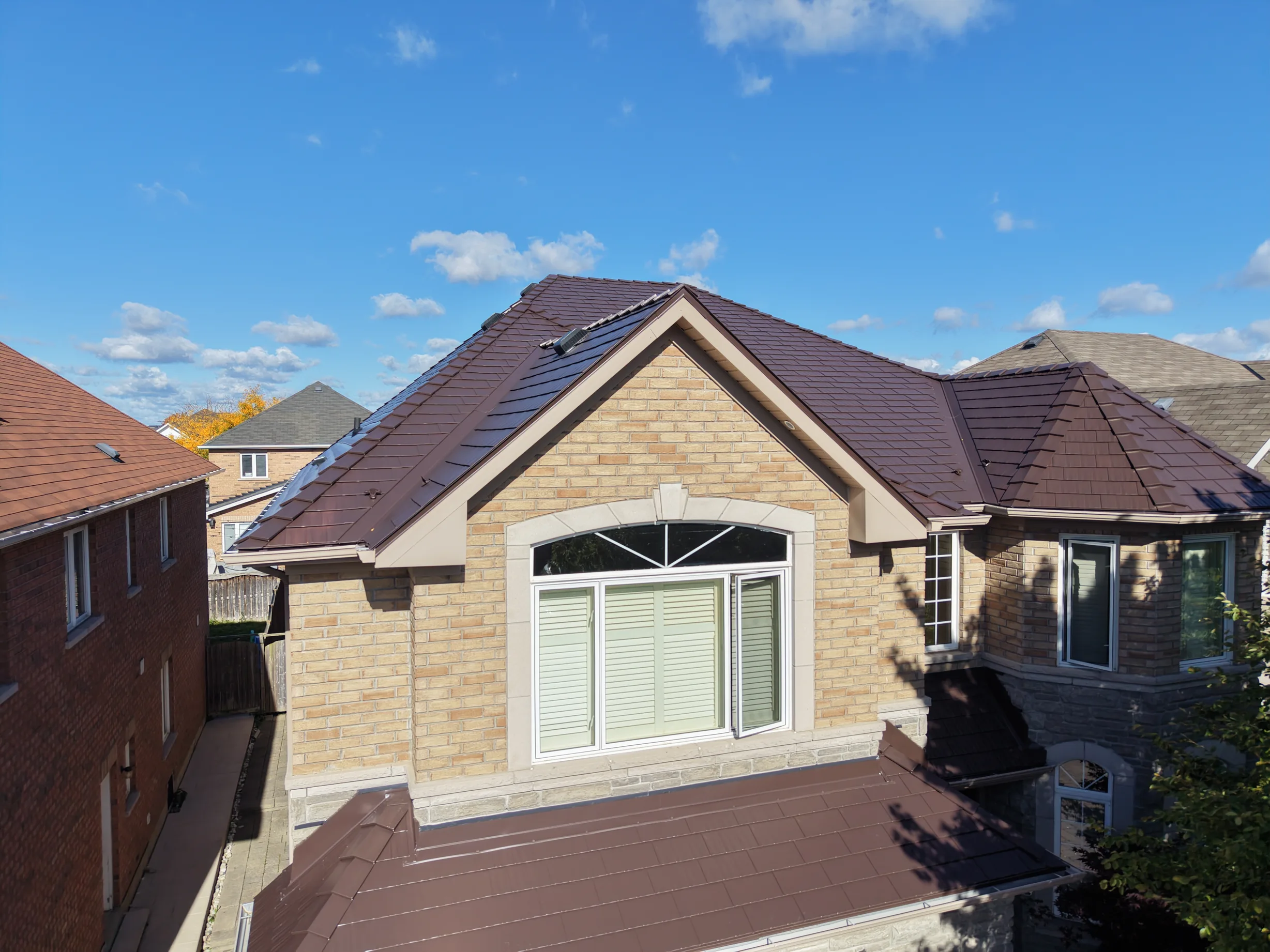 Interlock Aluminum Cedar Shingle Metal Roofing – Colonial Brown | Mississauga, ON (Aerial front)