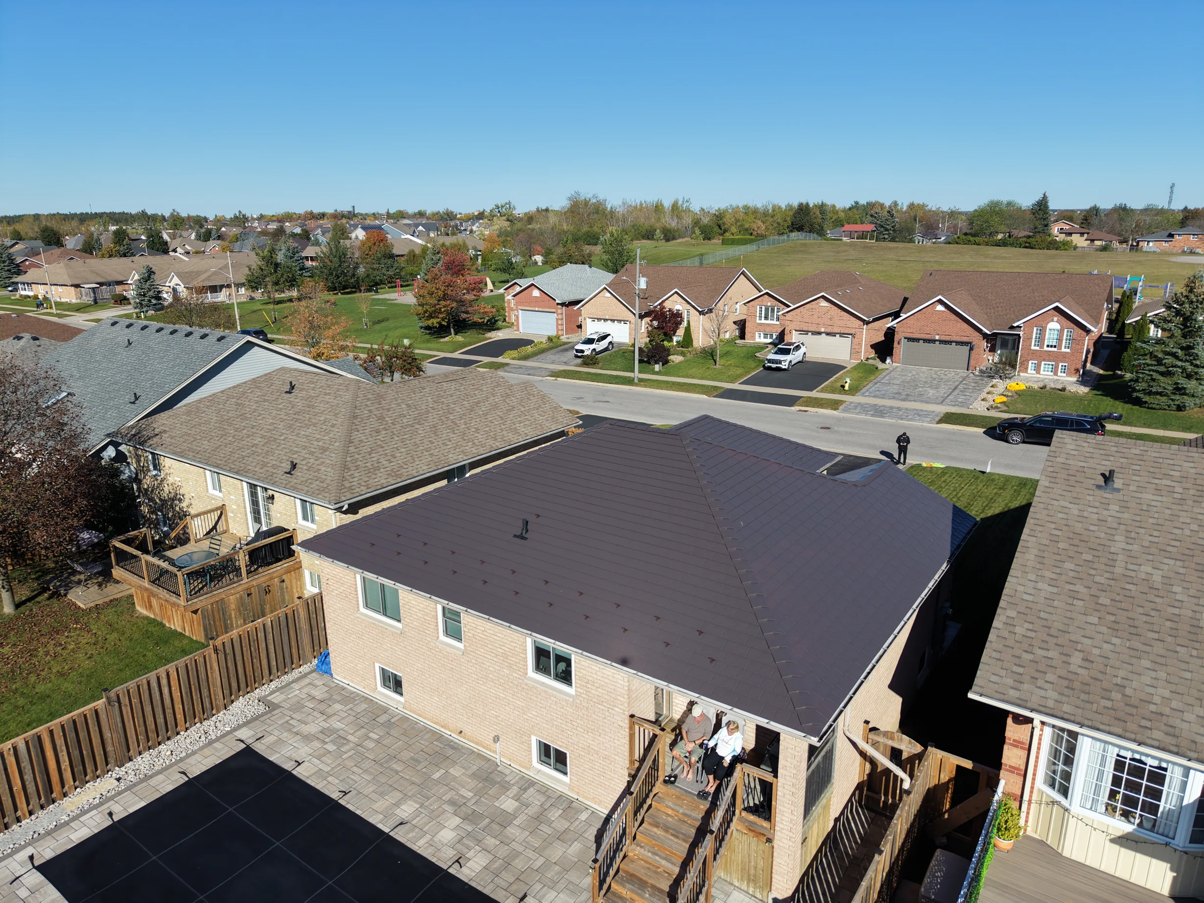 Tudor Brown Interlock Slate aluminum roof on a Tudor brown ranch-style home in a rural subdivision, Lindsay, Ontario