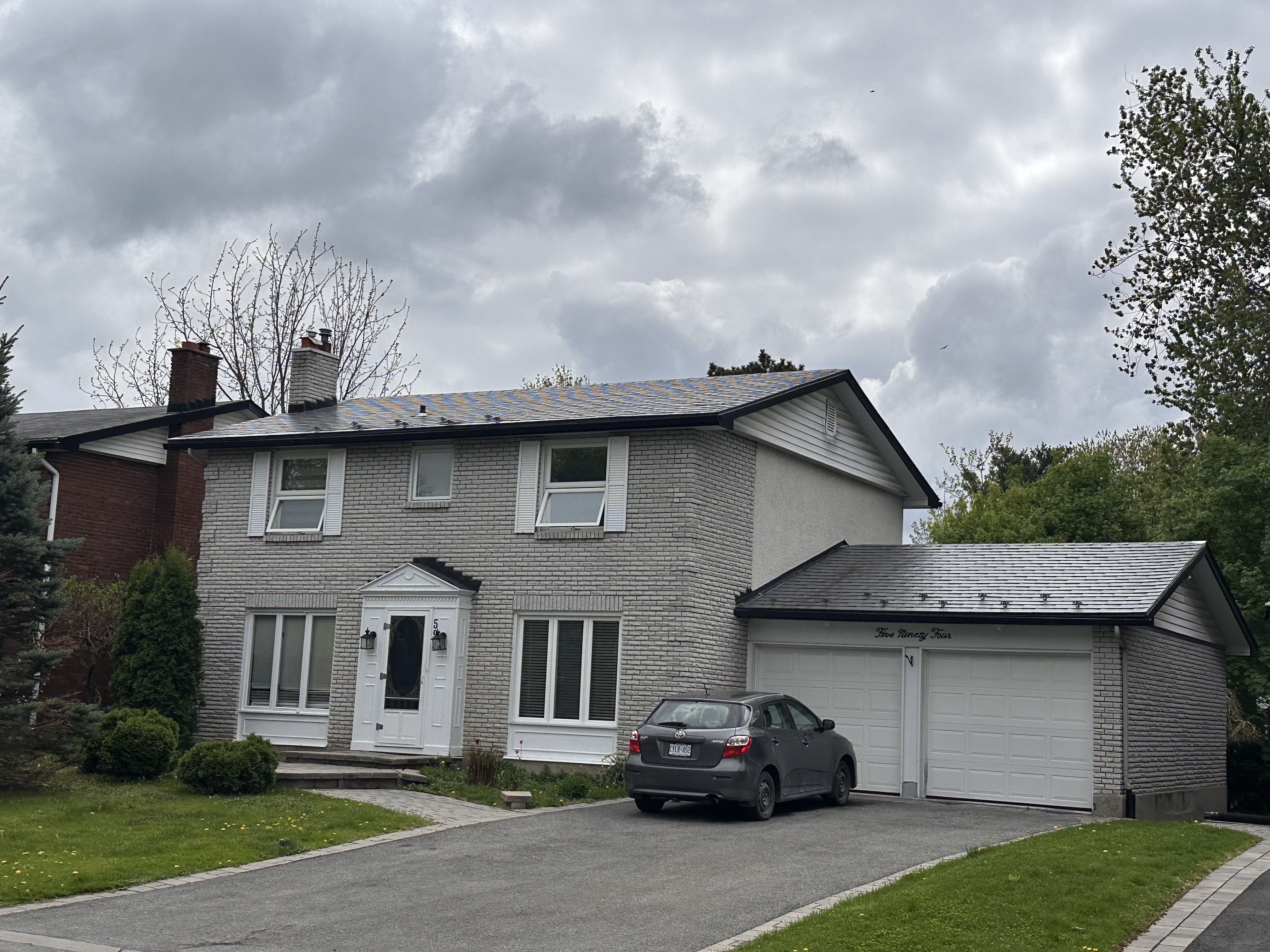Interlock Aluminum Shingle Metal Roofing – Charcoal Grey | Ottawa, ON (Front-right elevation)