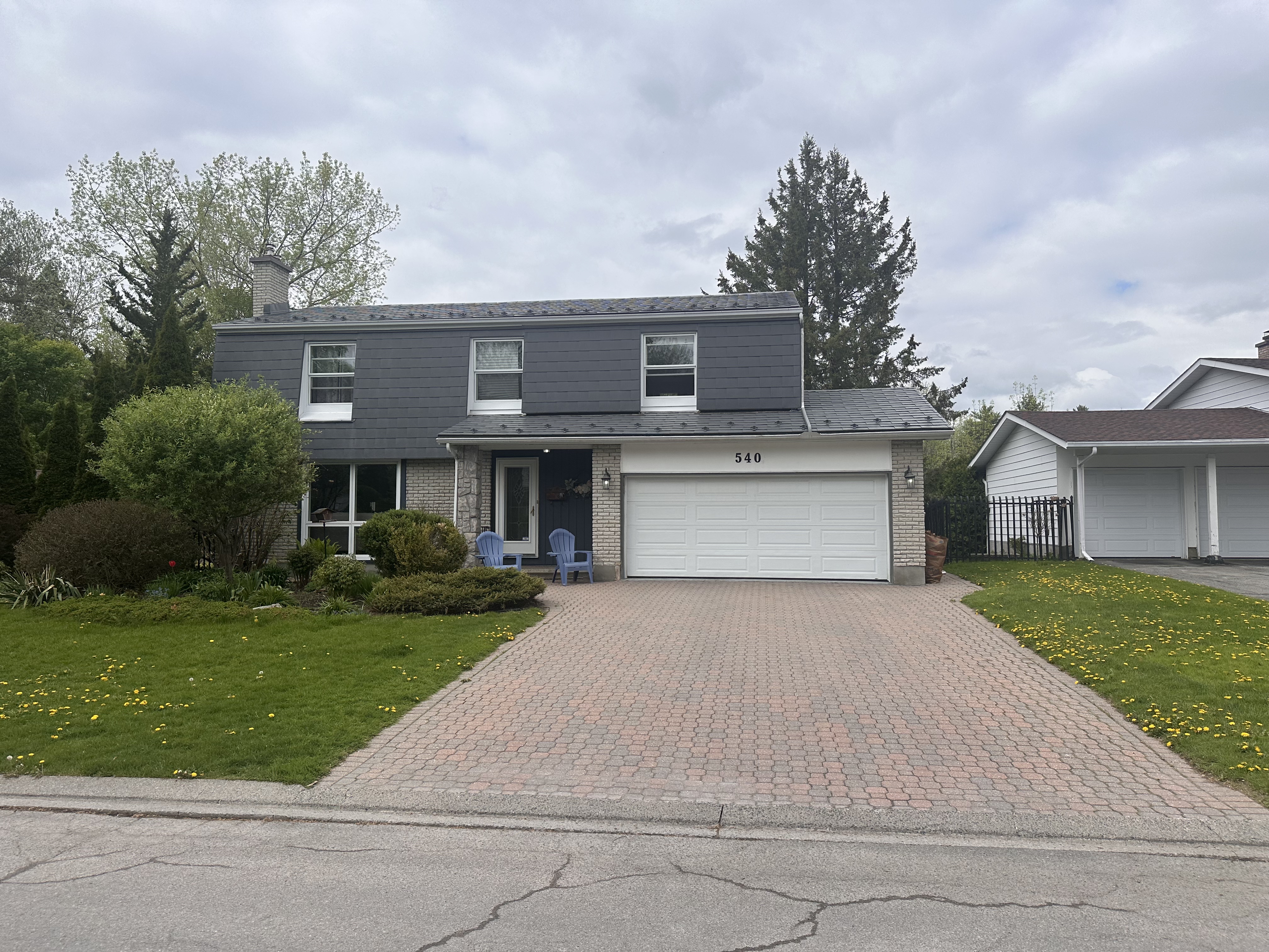 Interlock Aluminum Shingle Metal Roofing – Charcoal Grey | Ottawa, ON (Front elevation)