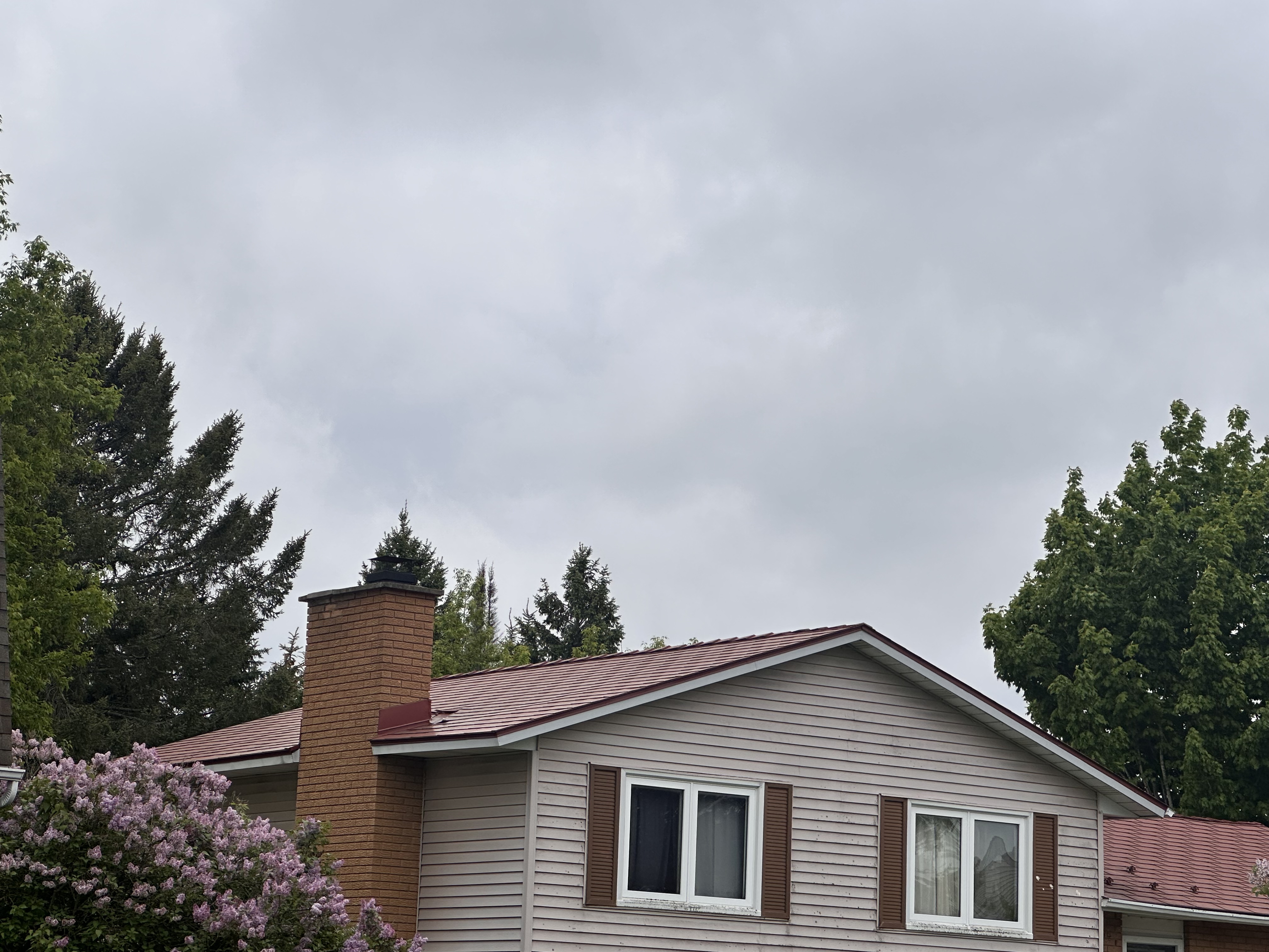 Interlock Aluminum Shingle Metal Roofing – Tile Red | Munster, ON (Front-left elevation)