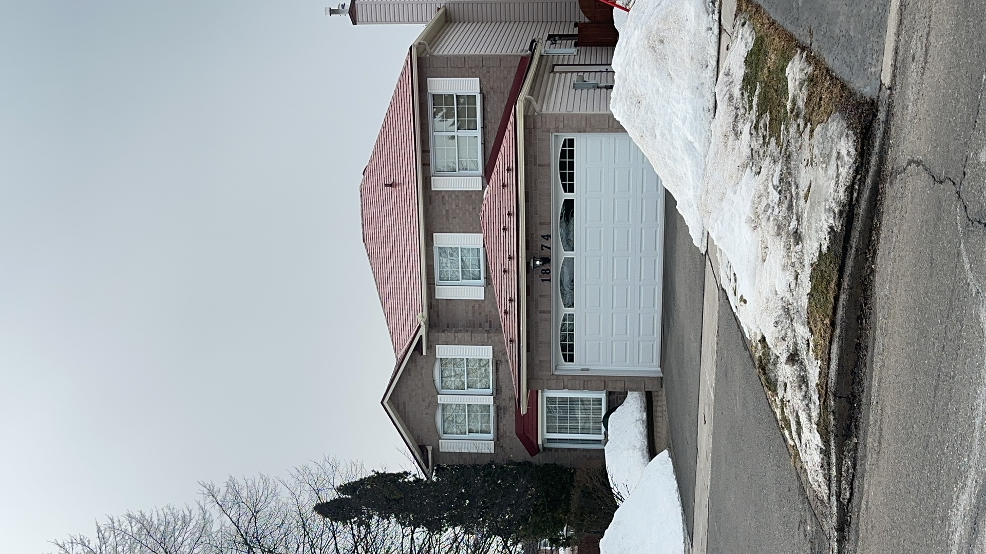 Interlock Aluminum Shingle Metal Roofing – Tile Red | Orleans, ON (Front elevation)