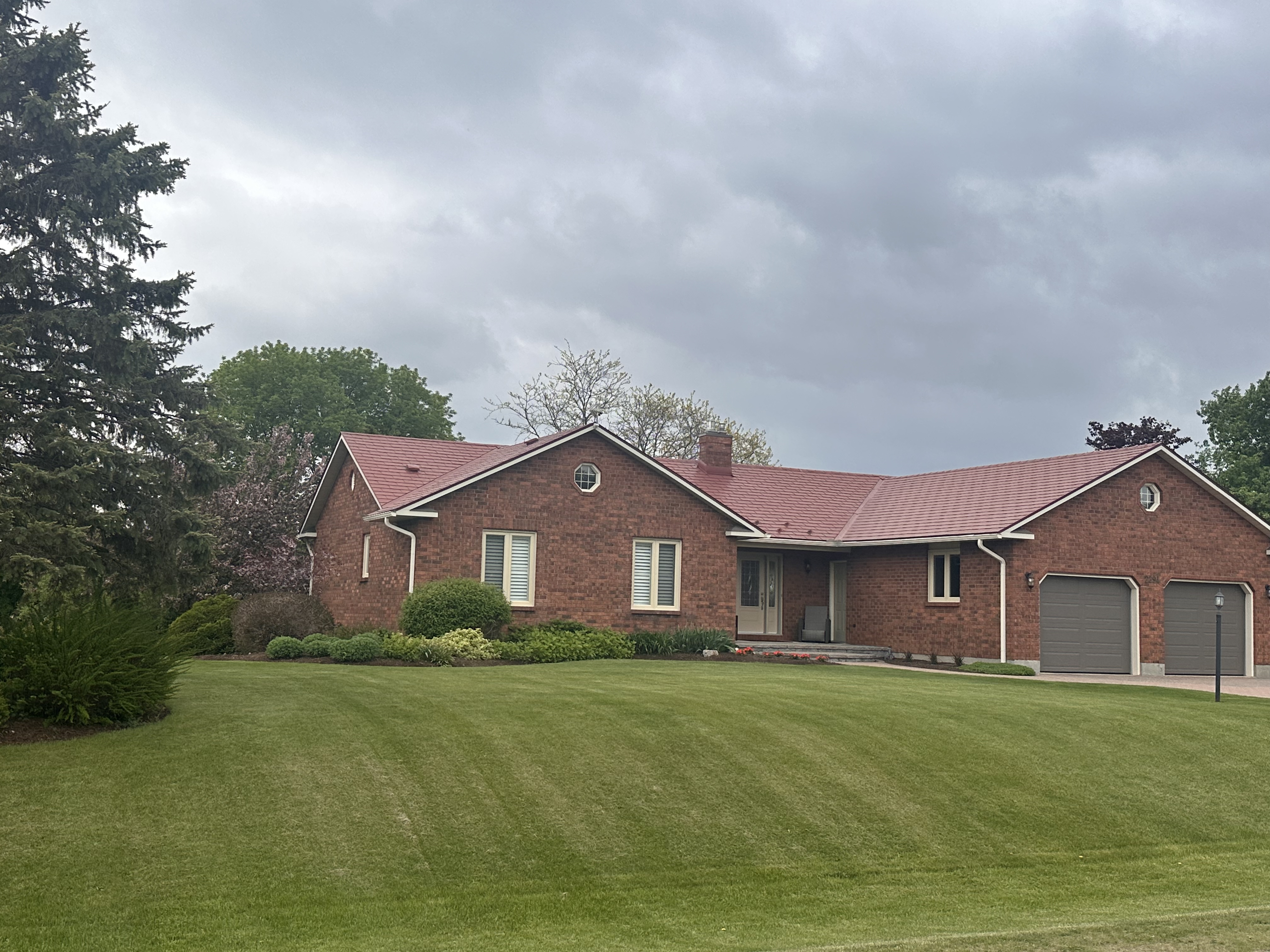 Interlock Aluminum Shingle Metal Roofing – Tile Red | North Gower, ON (Front-left elevation)
