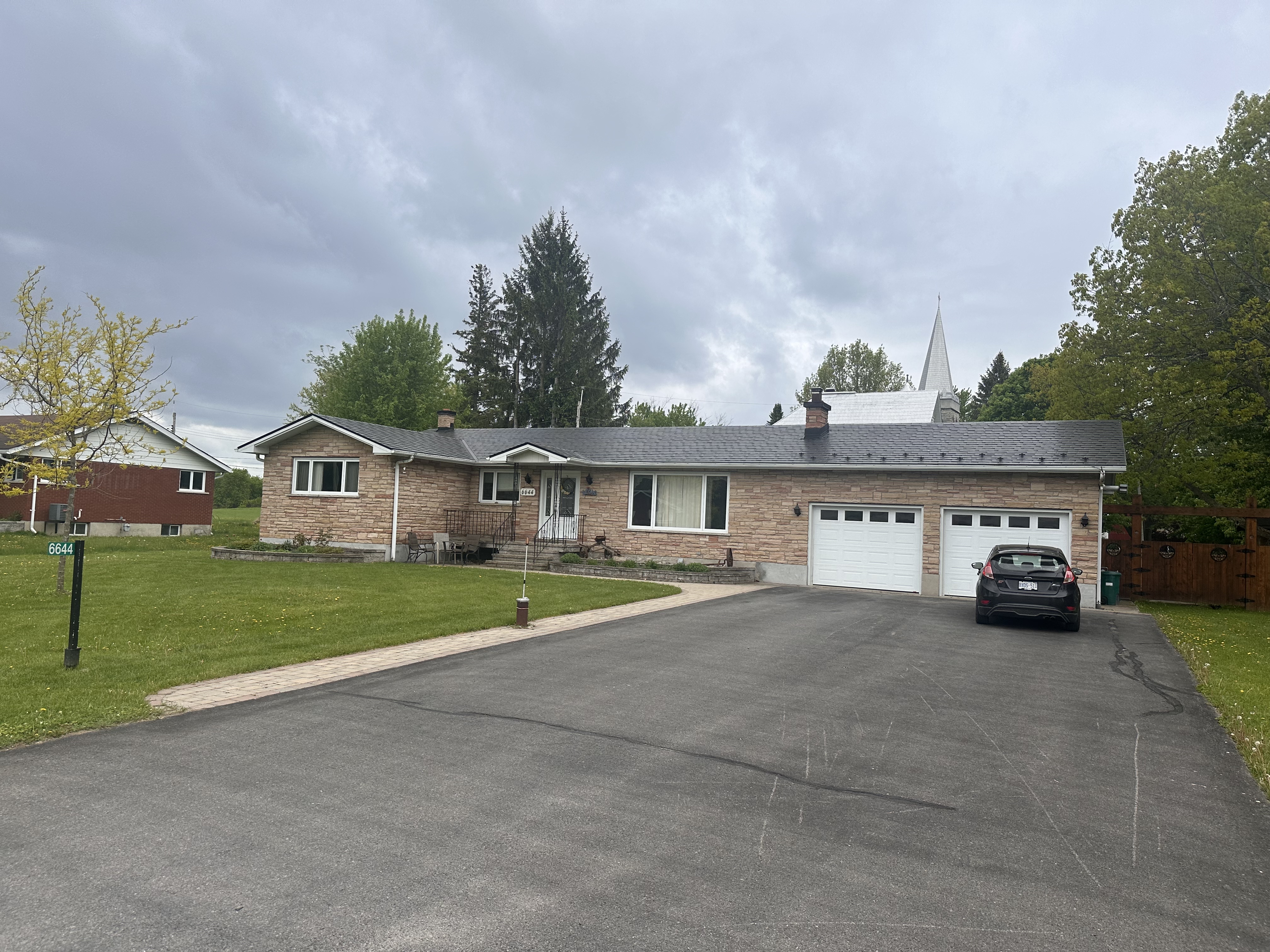 Interlock Aluminum Slate Metal Roofing – Black | North Gower, ON (Street view)