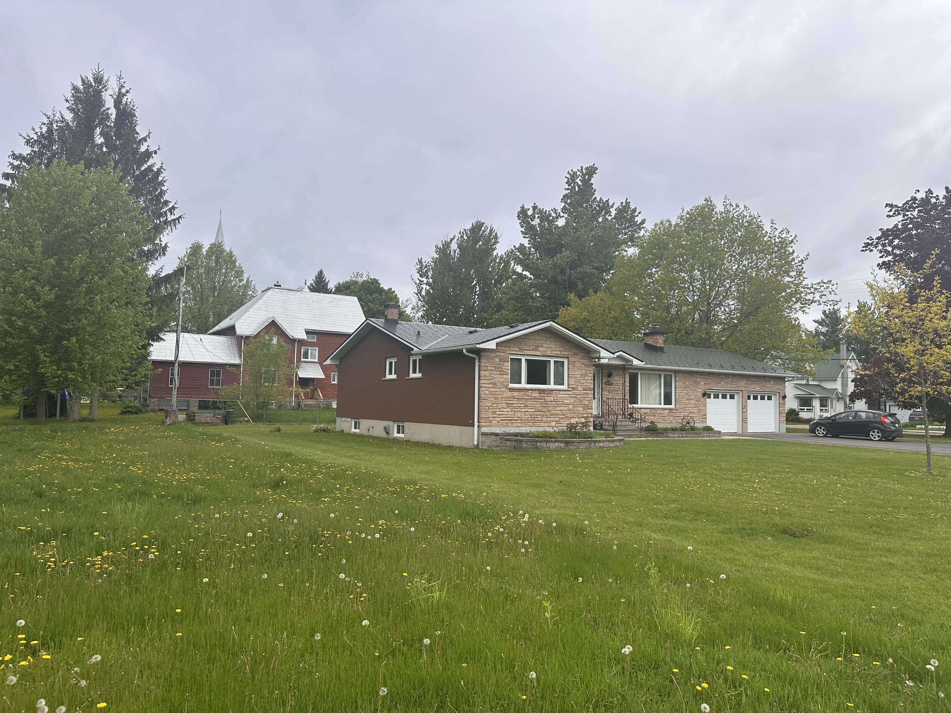 Interlock Aluminum Slate Metal Roofing – Black | North Gower, ON (Front-left elevation)