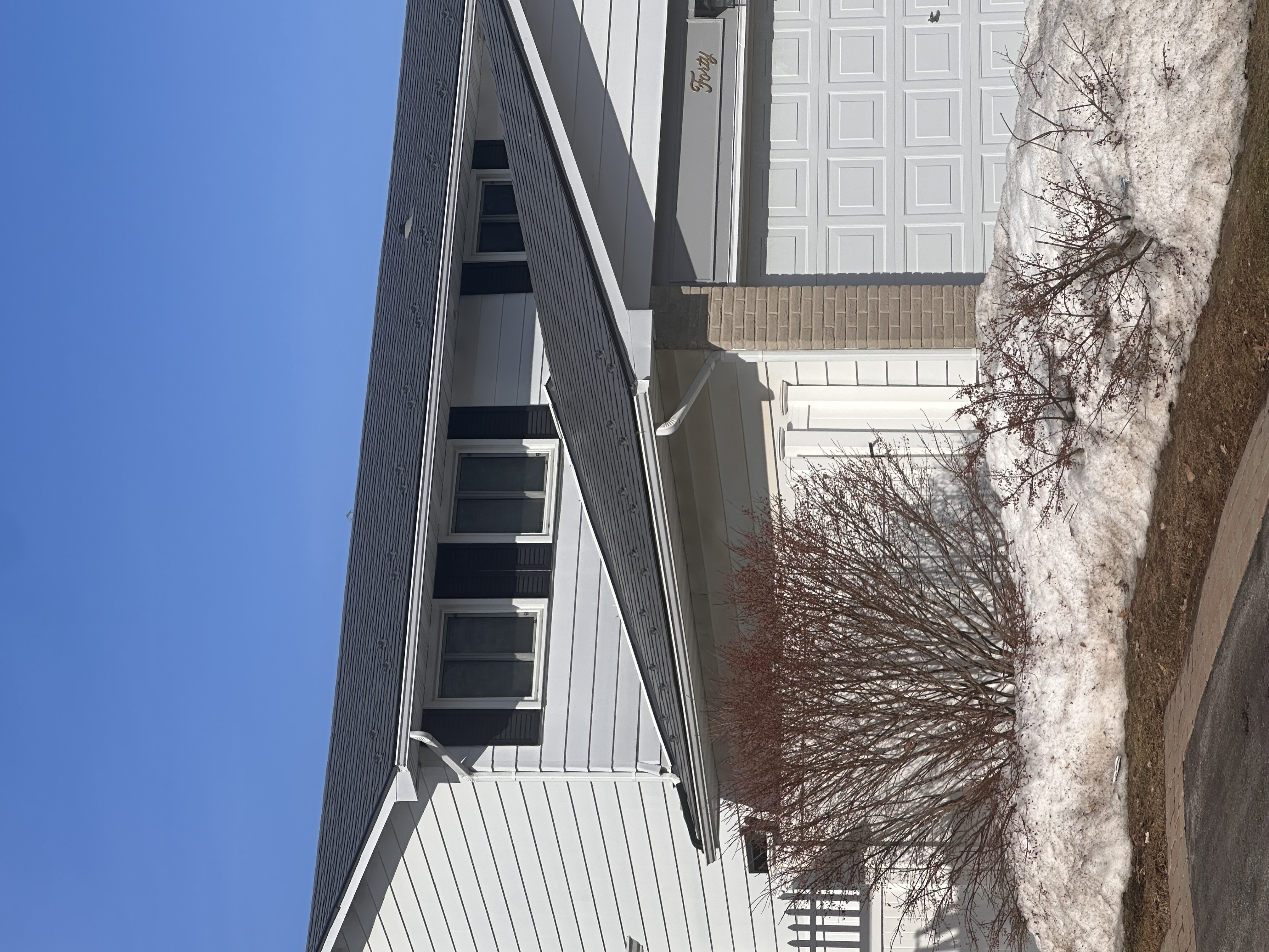 Interlock Aluminum Shingle Metal Roofing – Charcoal Grey | Gloucester, ON (Front-left elevation)